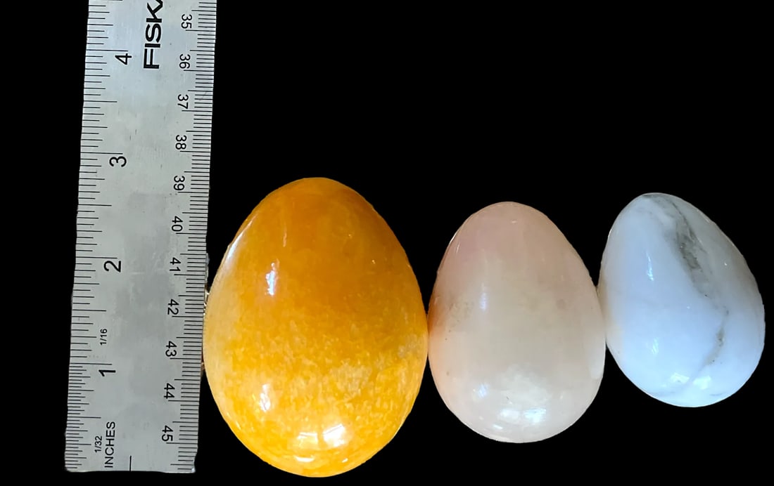 Mid-Century Italian Hand-Carved Calcite, Alabaster, and Marble Eggs – Set of 3 - 9