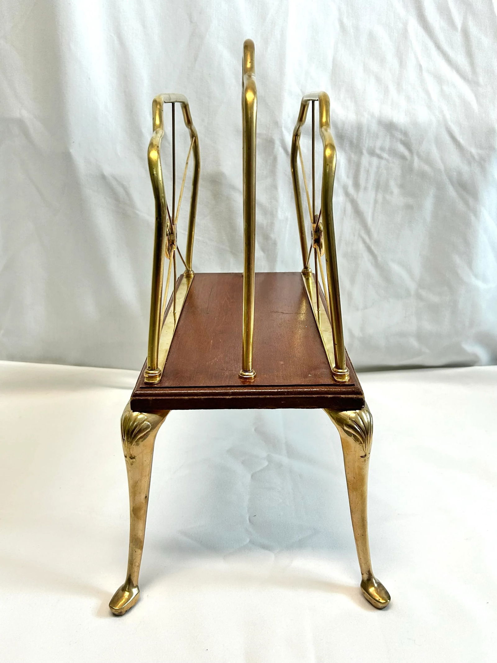 Mid 20th Century Hollywood Regency Brass Scallop Art Nouveau Magazine Rack - 6