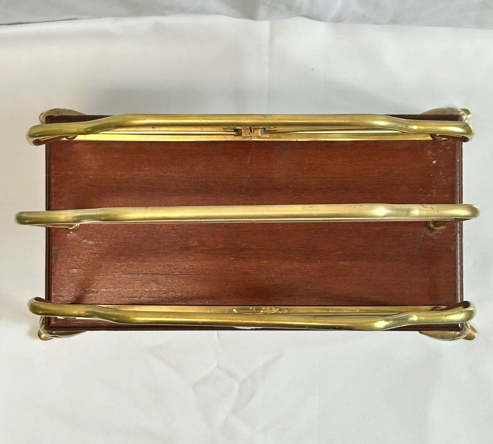 Mid 20th Century Hollywood Regency Brass Scallop Art Nouveau Magazine Rack - 8