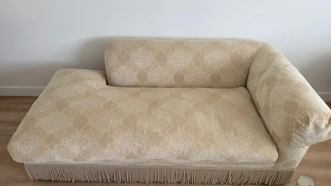 Kreiss Collection Right-Arm Chaise Lounge in Textured Damask Fabric - 3