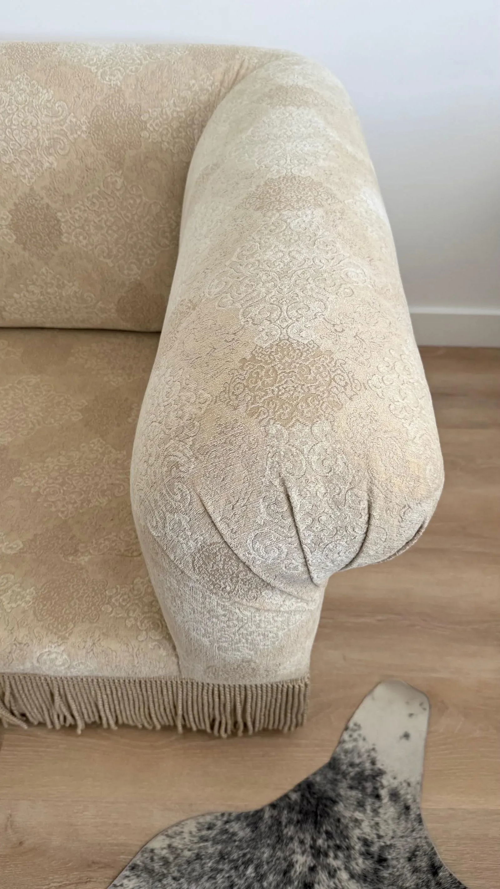 Kreiss Collection Right-Arm Chaise Lounge in Textured Damask Fabric - 8