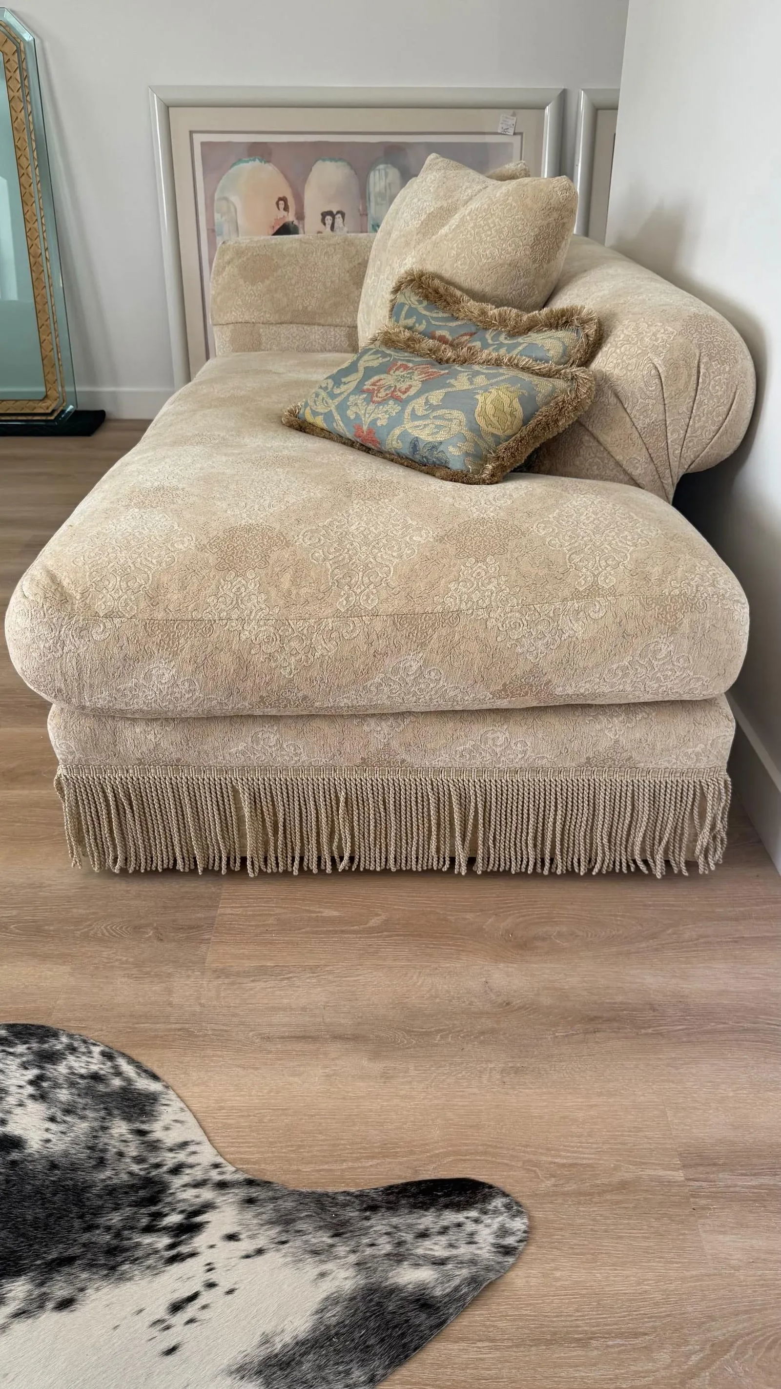 Kreiss Collection Right-Arm Chaise Lounge in Textured Damask Fabric - 4