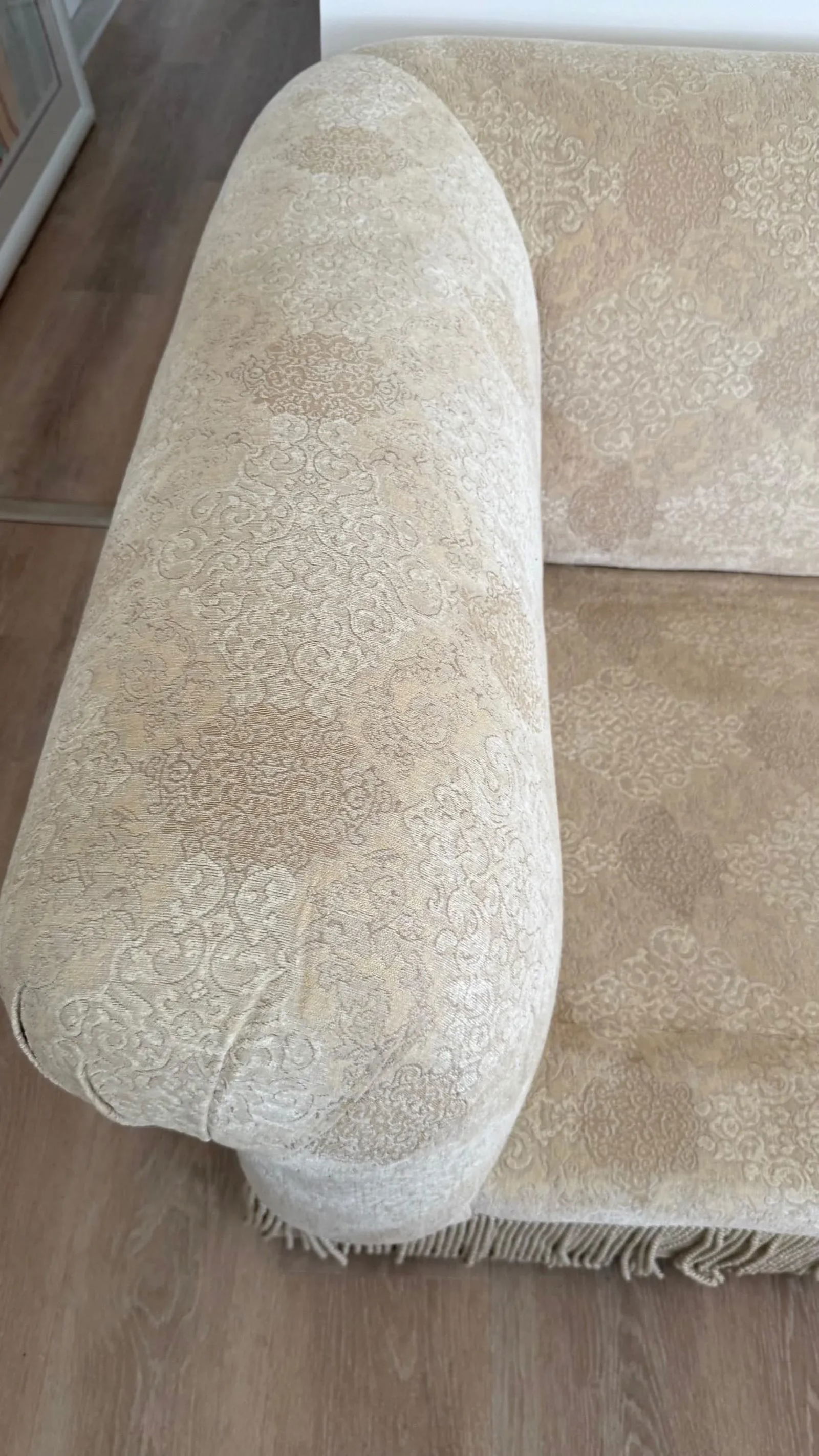 Kreiss Collection Right-Arm Chaise Lounge in Textured Damask Fabric - 8