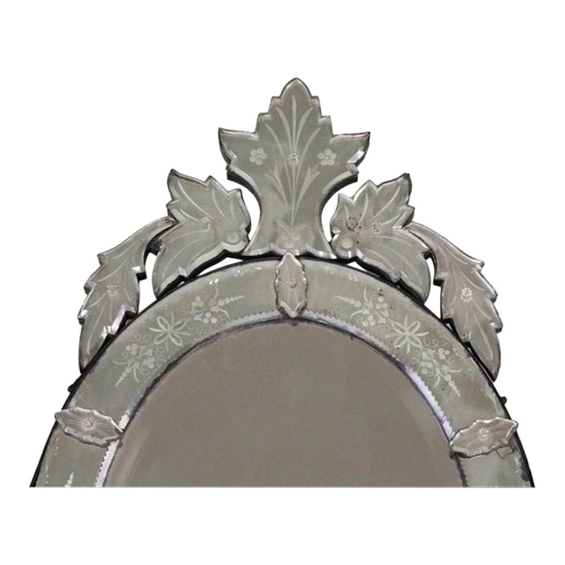 Antique Oval Venetian Etched Glass Mirror: A very chic oval or hall mirror in excellent condition. Early to mid 20th century century. Most likely Italian and from Venice Antique Etched Glass Venetian Mirror. Fancy Venetian mirror with