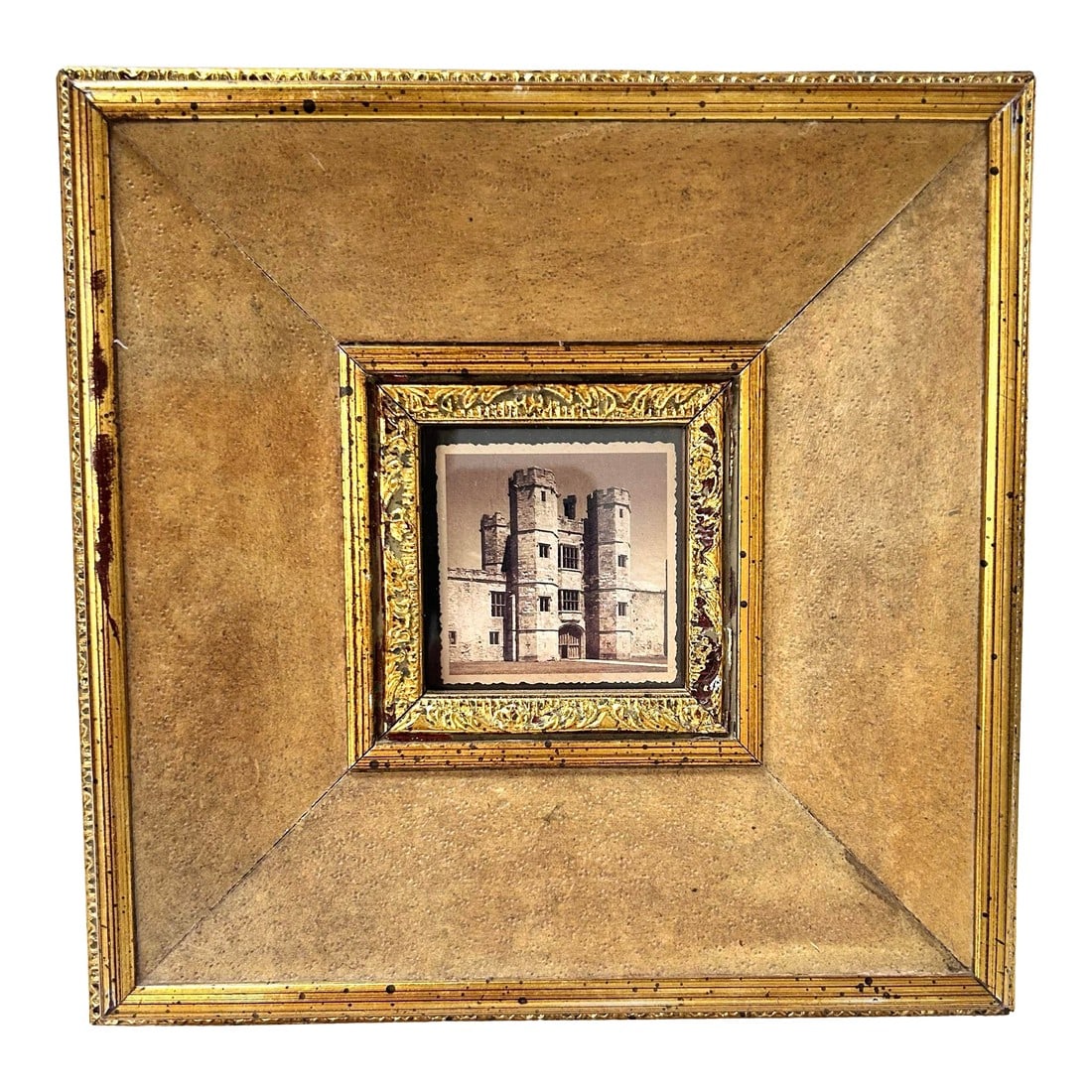 Vintage Square Gilt & Textured Leather Frame: This striking square frame combines gold-leaf detailing with a textured leather surround for a beautifully layered look. The inner gilt border adds depth and richness, evoking the craftsmanship of