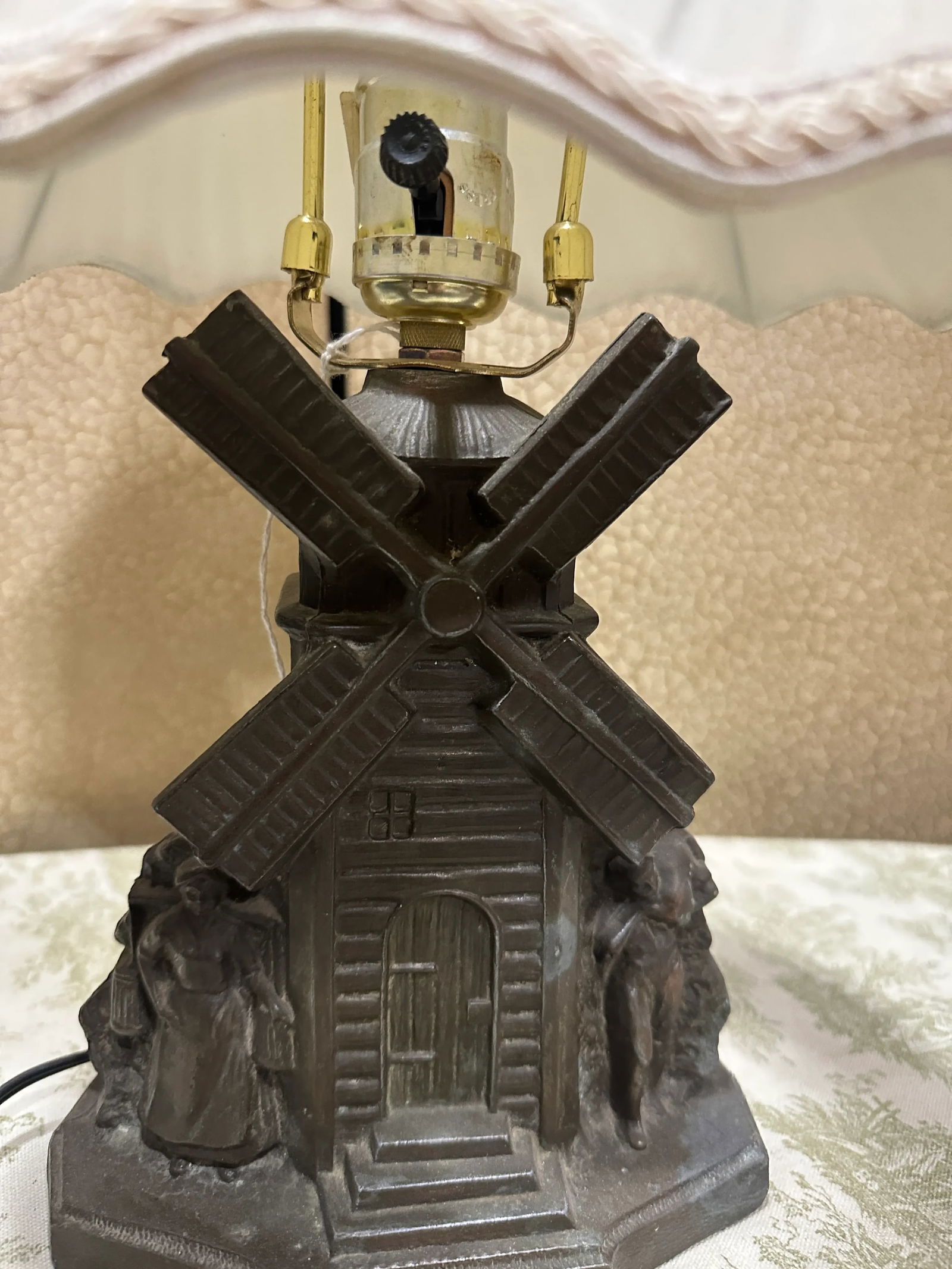 1970s Small Vintage Metal Windmill Style Lamp With Shade - 2