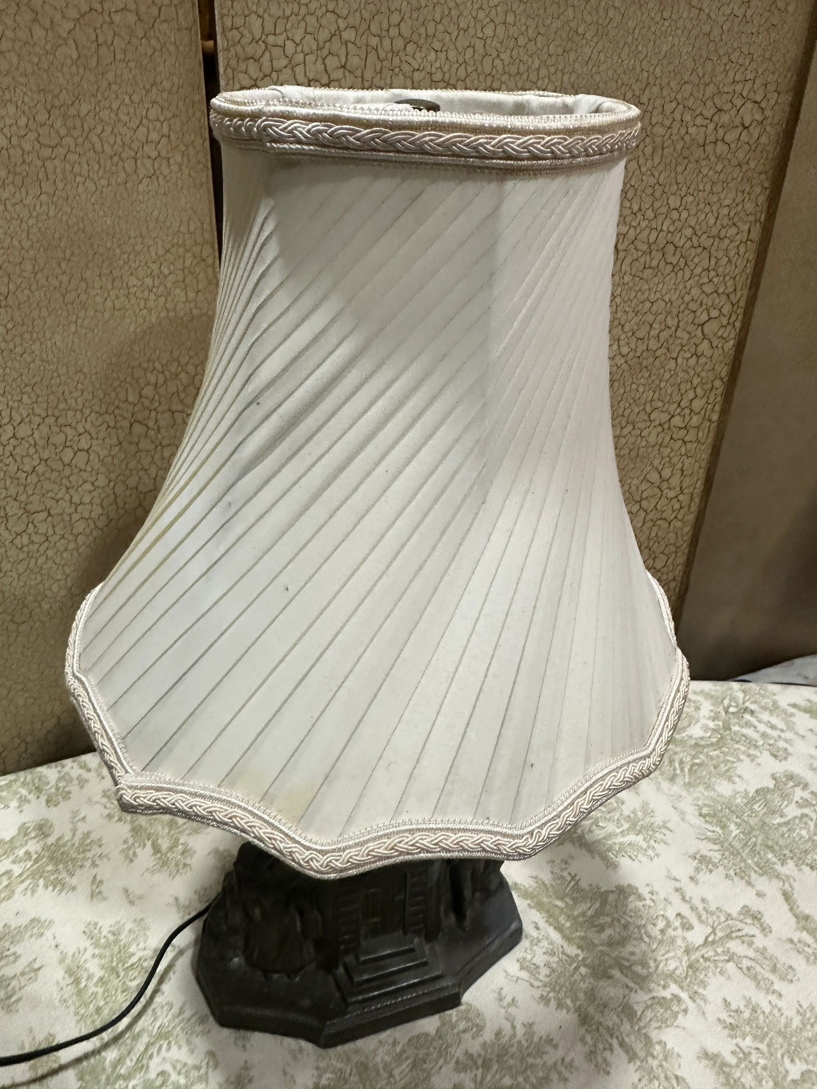 1970s Small Vintage Metal Windmill Style Lamp With Shade - 5