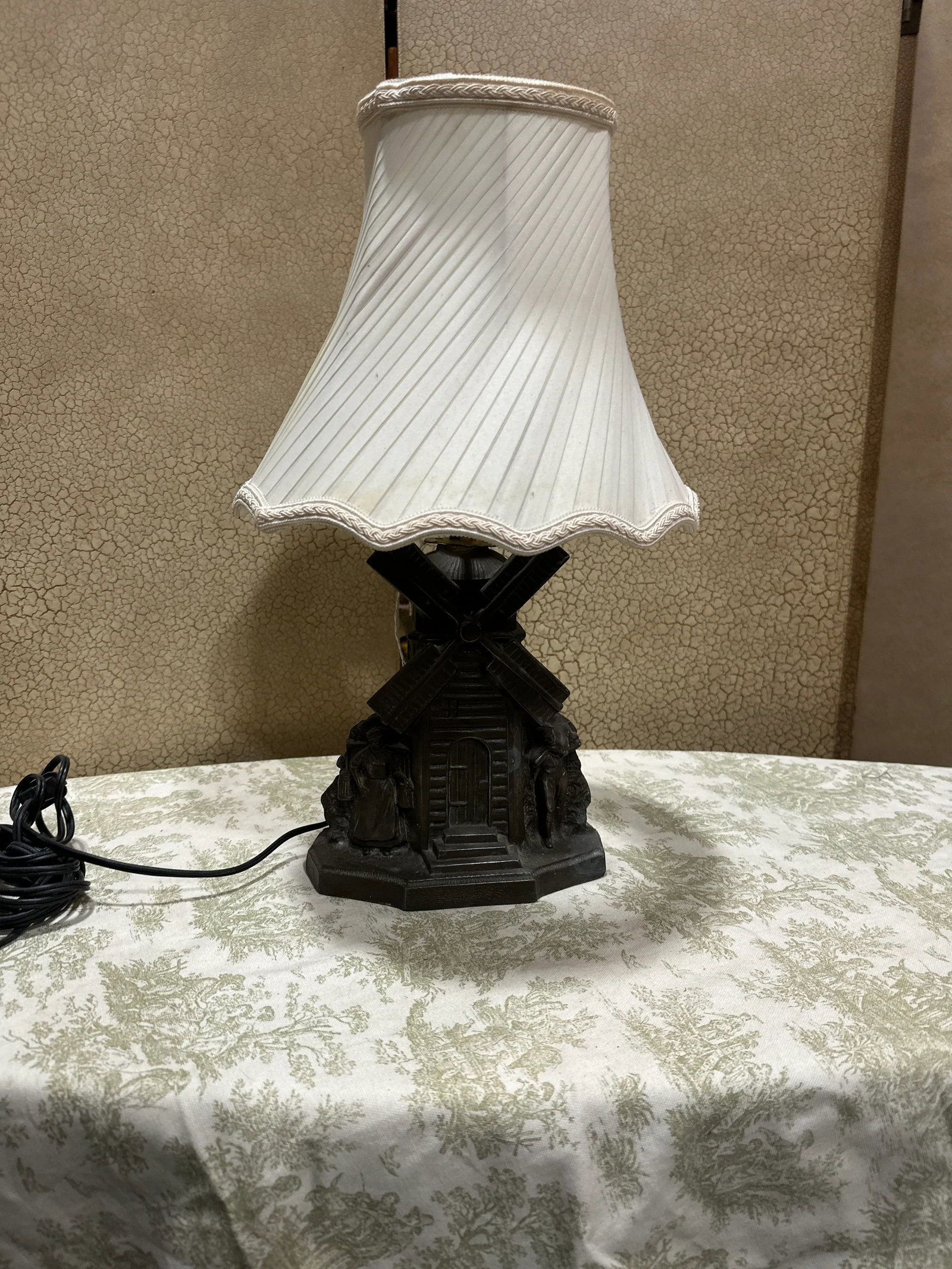 1970s Small Vintage Metal Windmill Style Lamp With Shade - 8