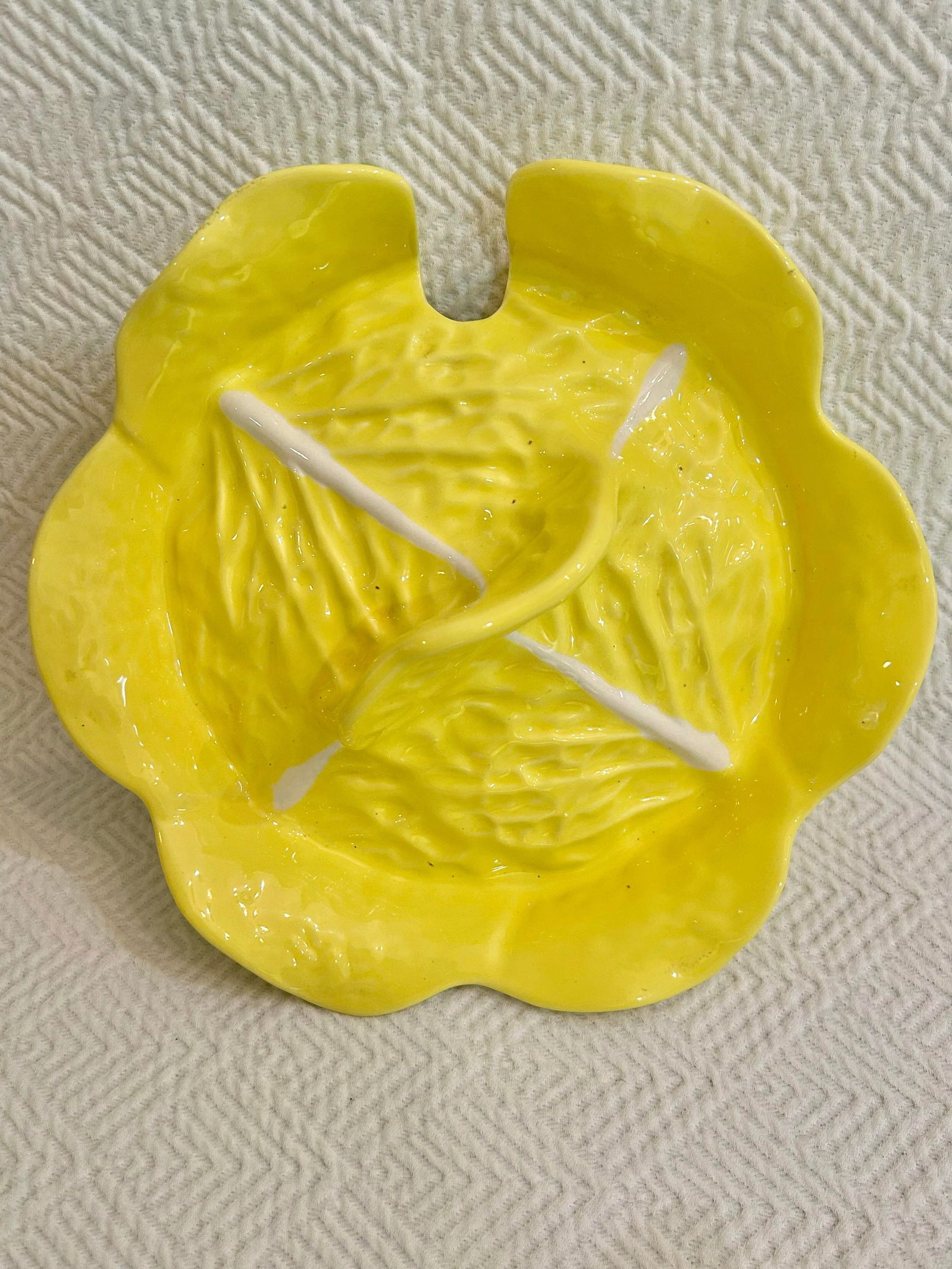 Mid 20th Century Large Yellow Majolica Cabbage Ware Tureen With Lid and Ladle - 7