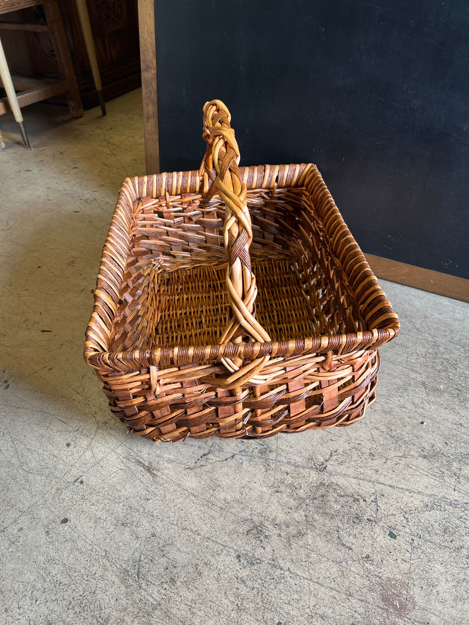1990s Large Gathering Basket With Handle - 4