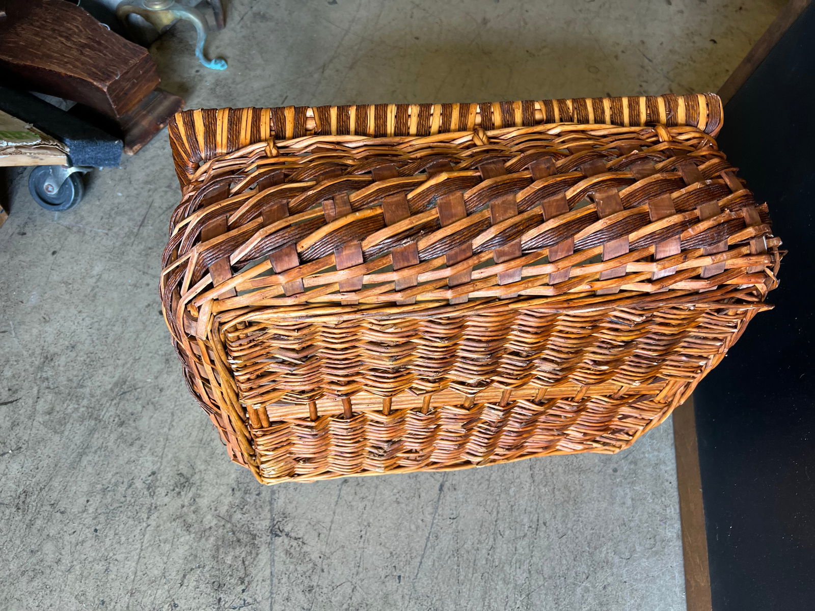 1990s Large Gathering Basket With Handle - 5