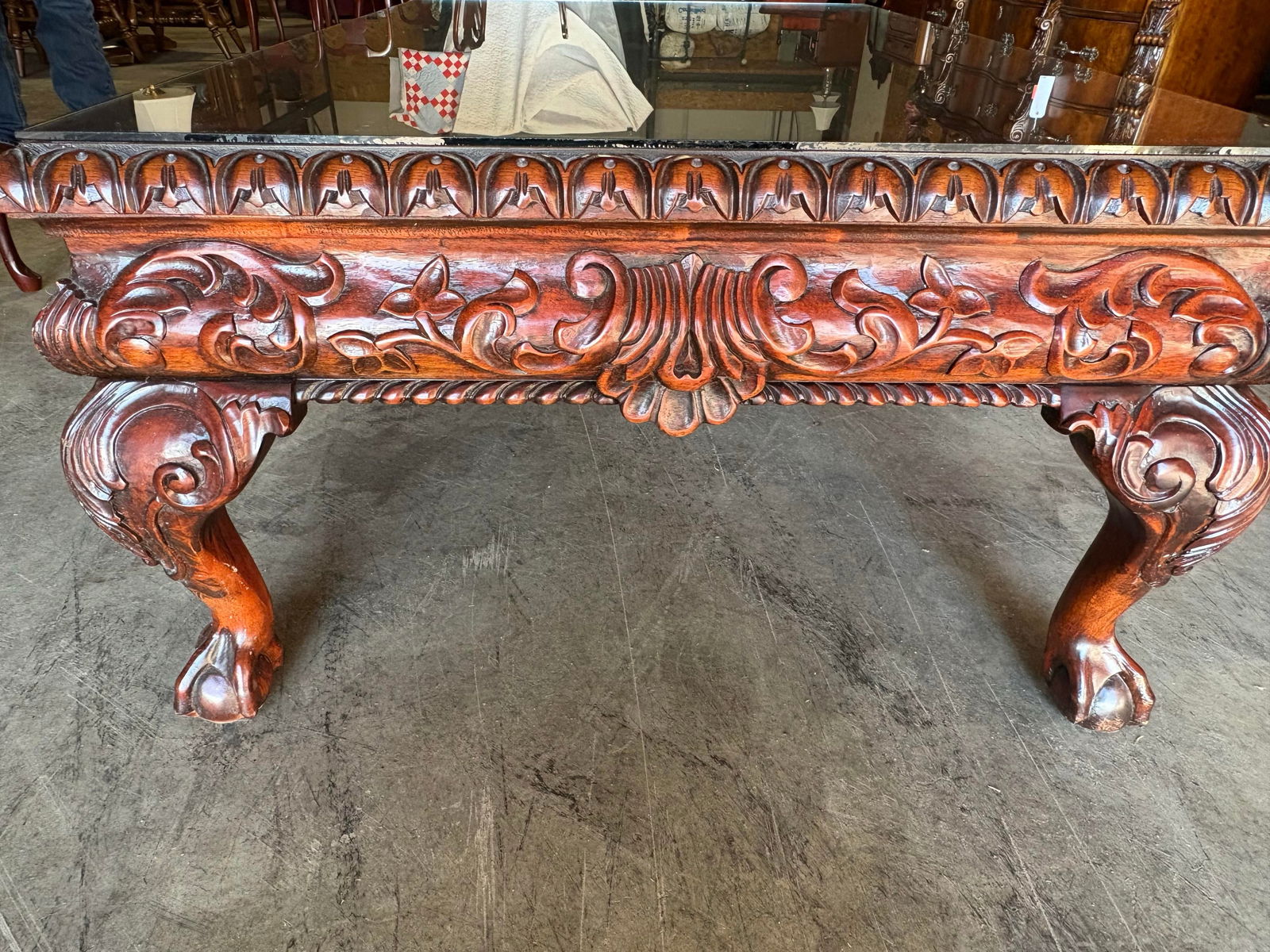 1990s Oversize Solid Mahogany Coffee Table With Intricate Carving - 2