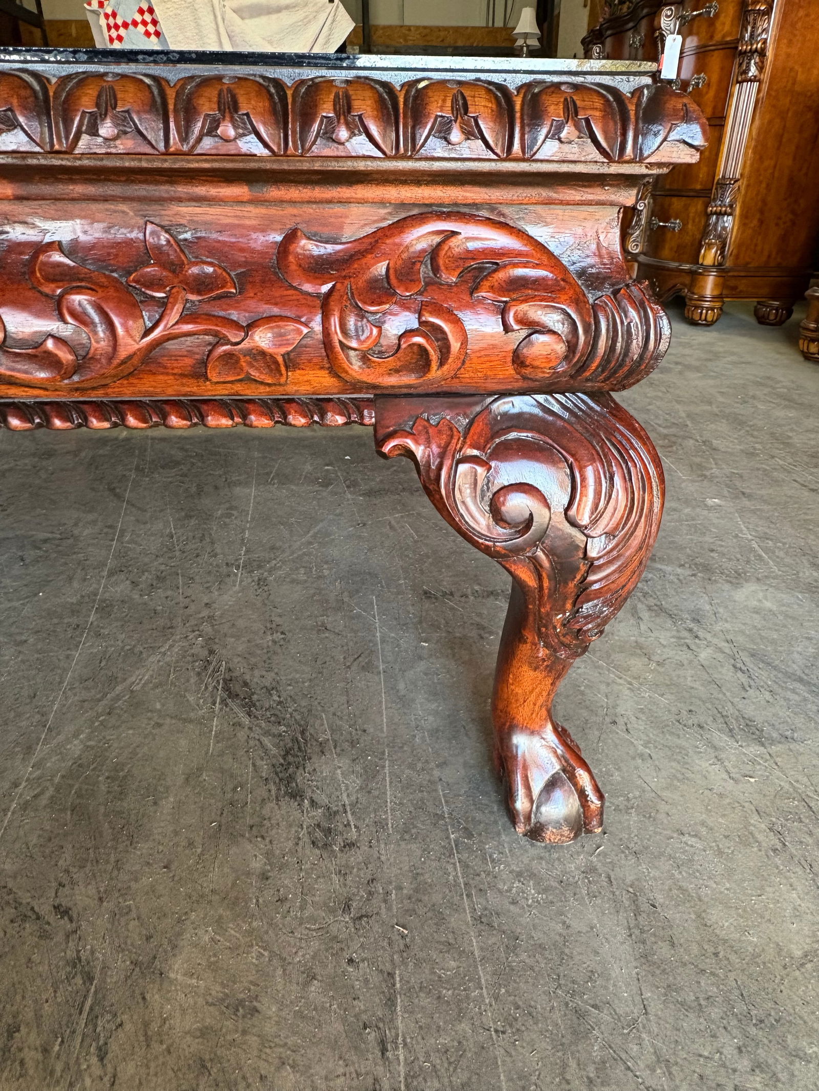 1990s Oversize Solid Mahogany Coffee Table With Intricate Carving - 3