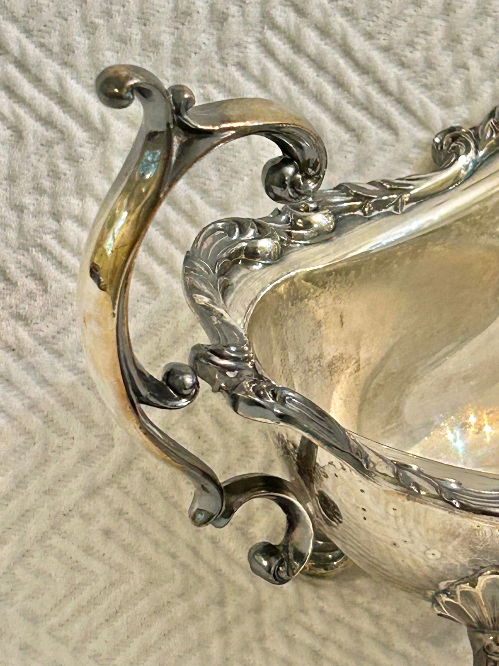 Early 20th Century Silver Plate Over Copper Footed Rococo Style Gravy or Sauce Boat Unmarked - 6
