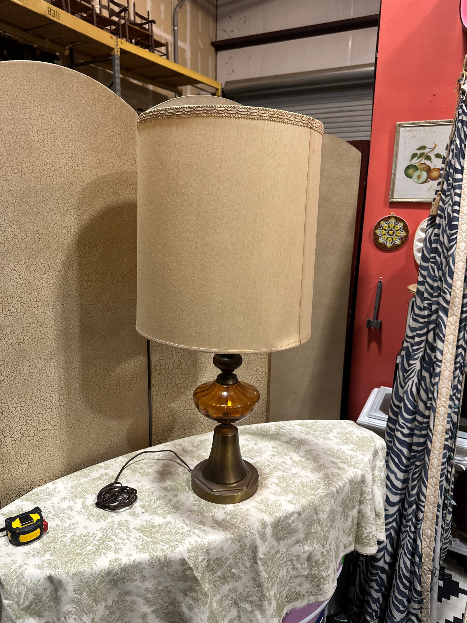 Vintage Brass and Amber Glass Large Table Lamp - 4