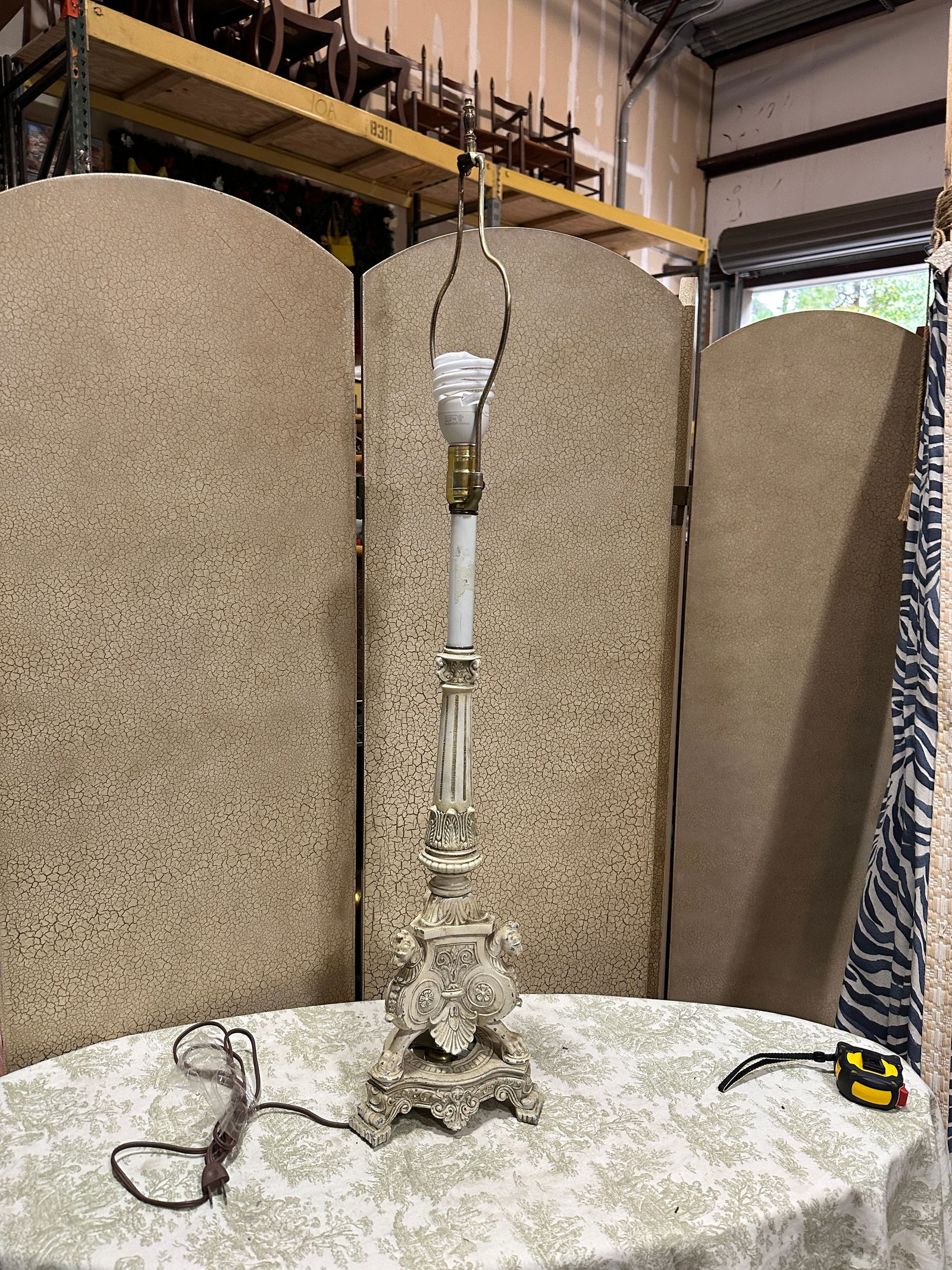 1970s White Ceramic Vintage Equestrian Style Table Lamp - 4