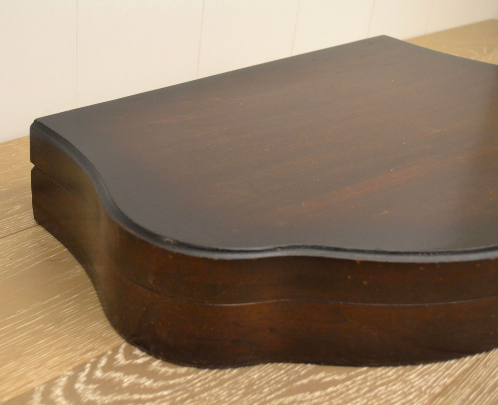 Mid 20th Century Clam Shaped Mahogany Table Box - 5