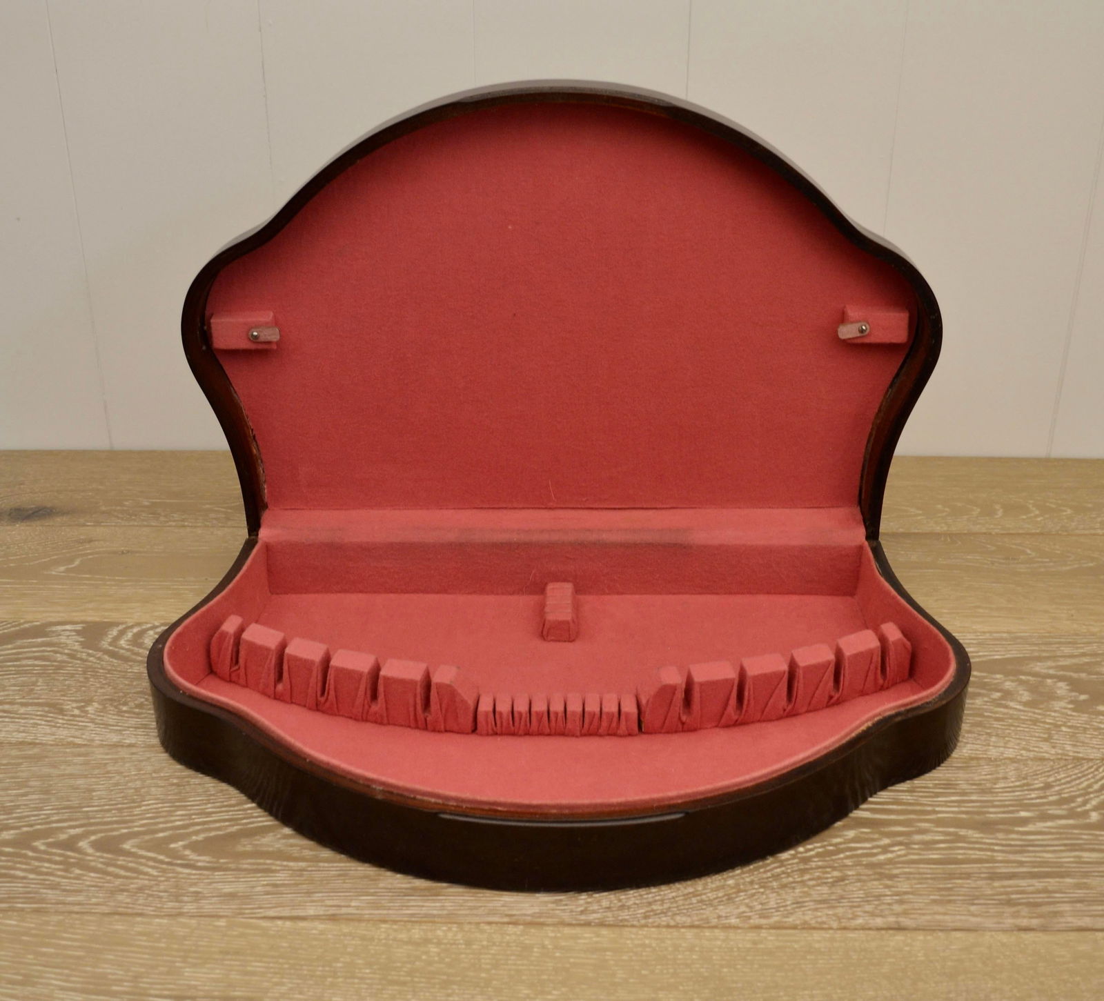 Mid 20th Century Clam Shaped Mahogany Table Box - 6