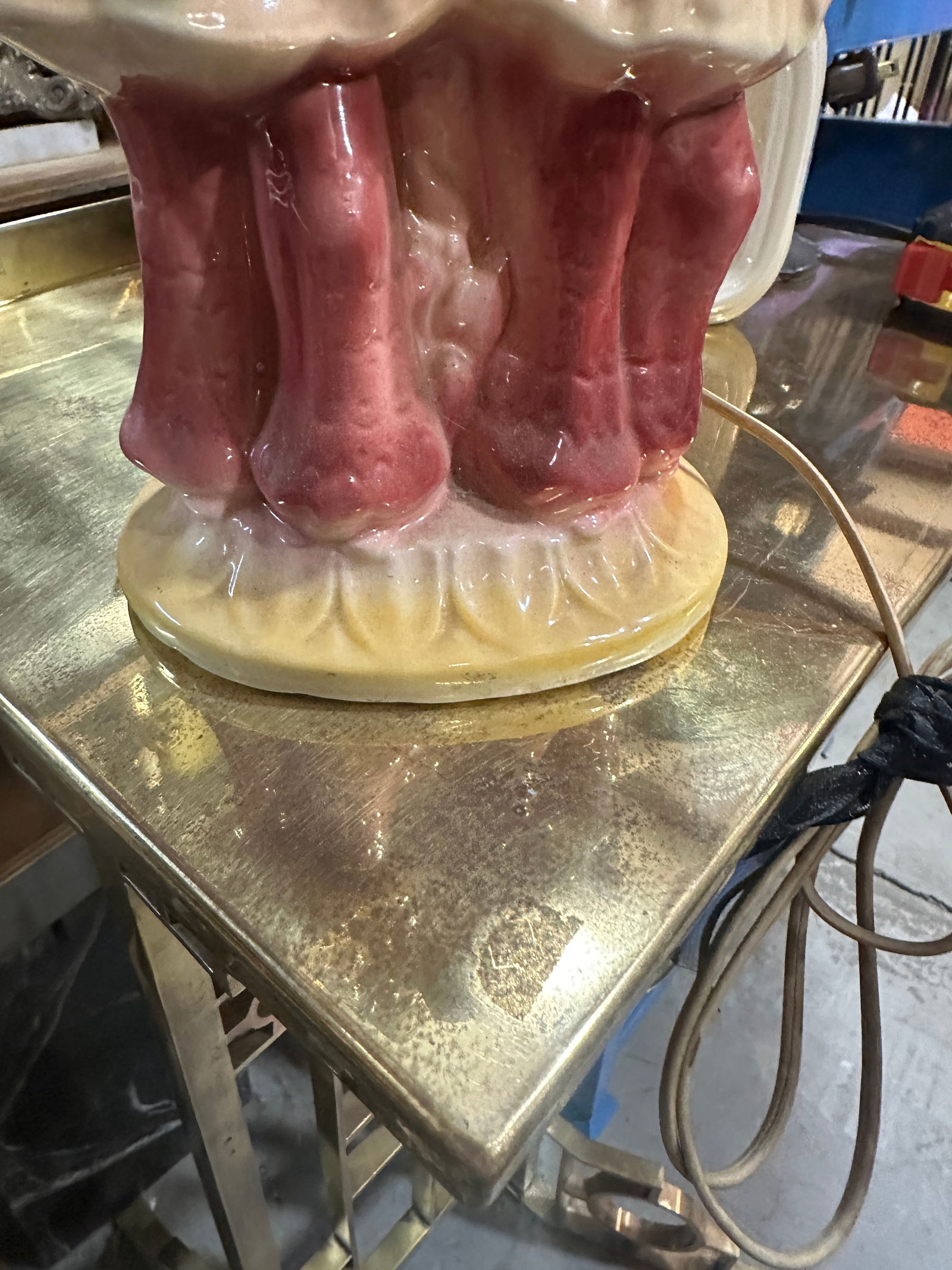 Vintage Ceramic Table Lamp of Two Asian Women With Pink and Yellow Accents - 3