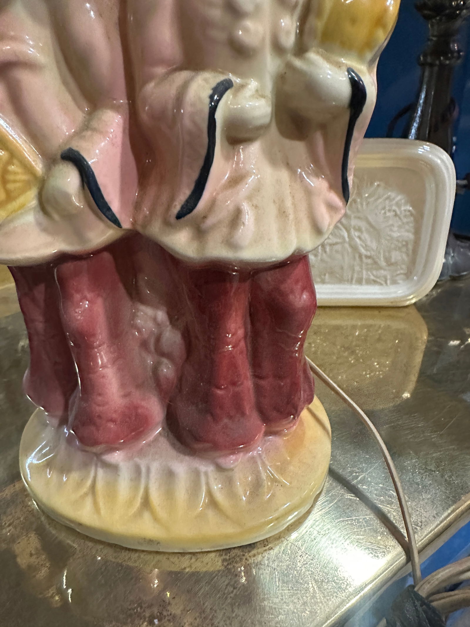 Vintage Ceramic Table Lamp of Two Asian Women With Pink and Yellow Accents - 7