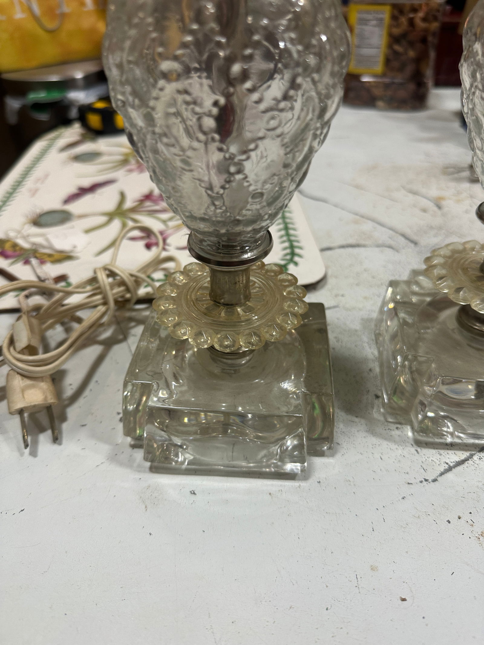 1970s Pair of Vintage Detailed Glass Table Lamps - 3