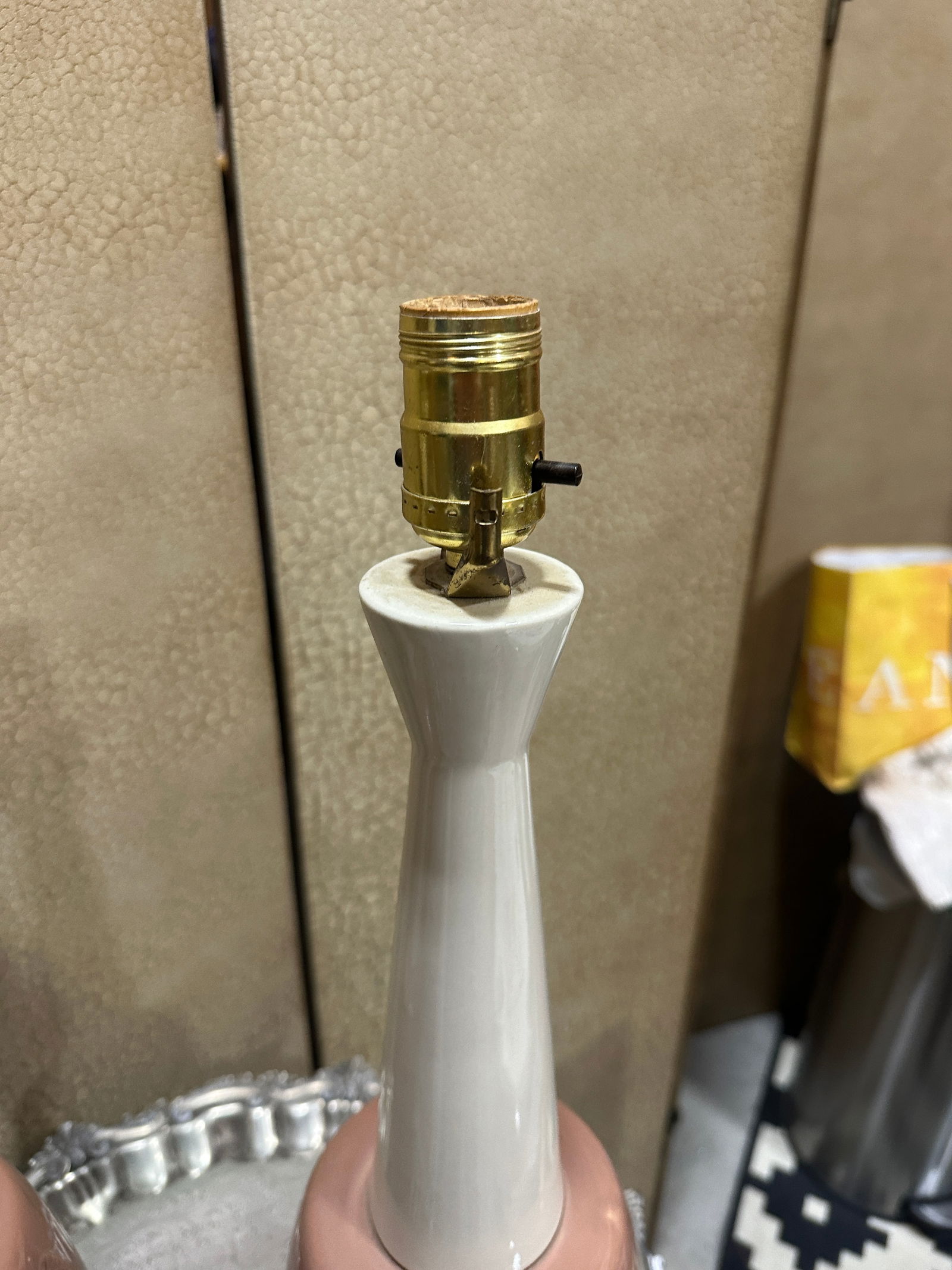 1970s Pair of Light Pink Ceramic Mid-Century Modern Table Lamps - 7