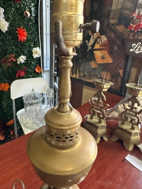 1970s Vintage Lace Brass Table Lamp - 2