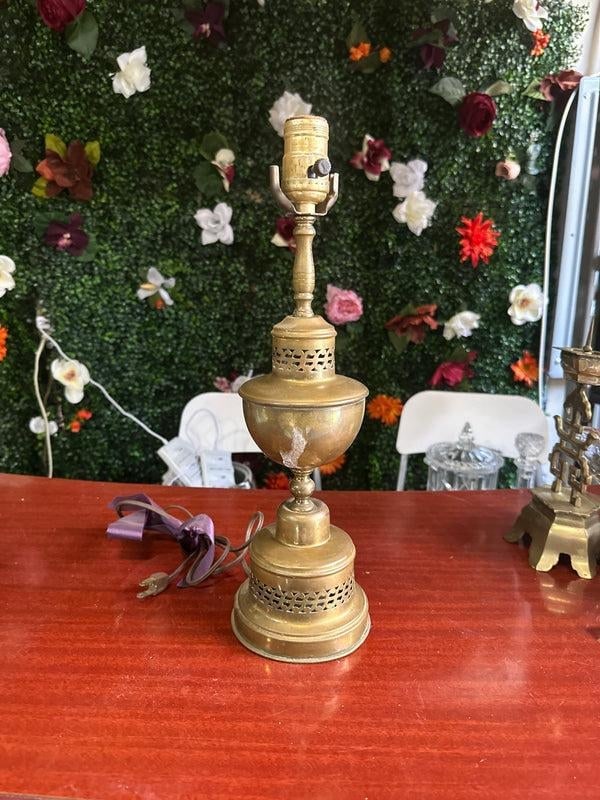 1970s Vintage Lace Brass Table Lamp - 6