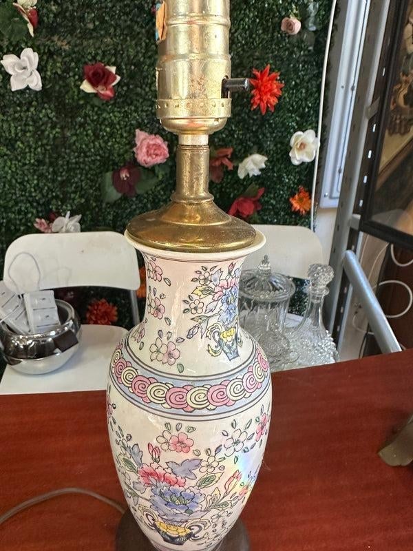 Vintage Asian Ceramic Detailed Table Lamp With Ming Base - 4