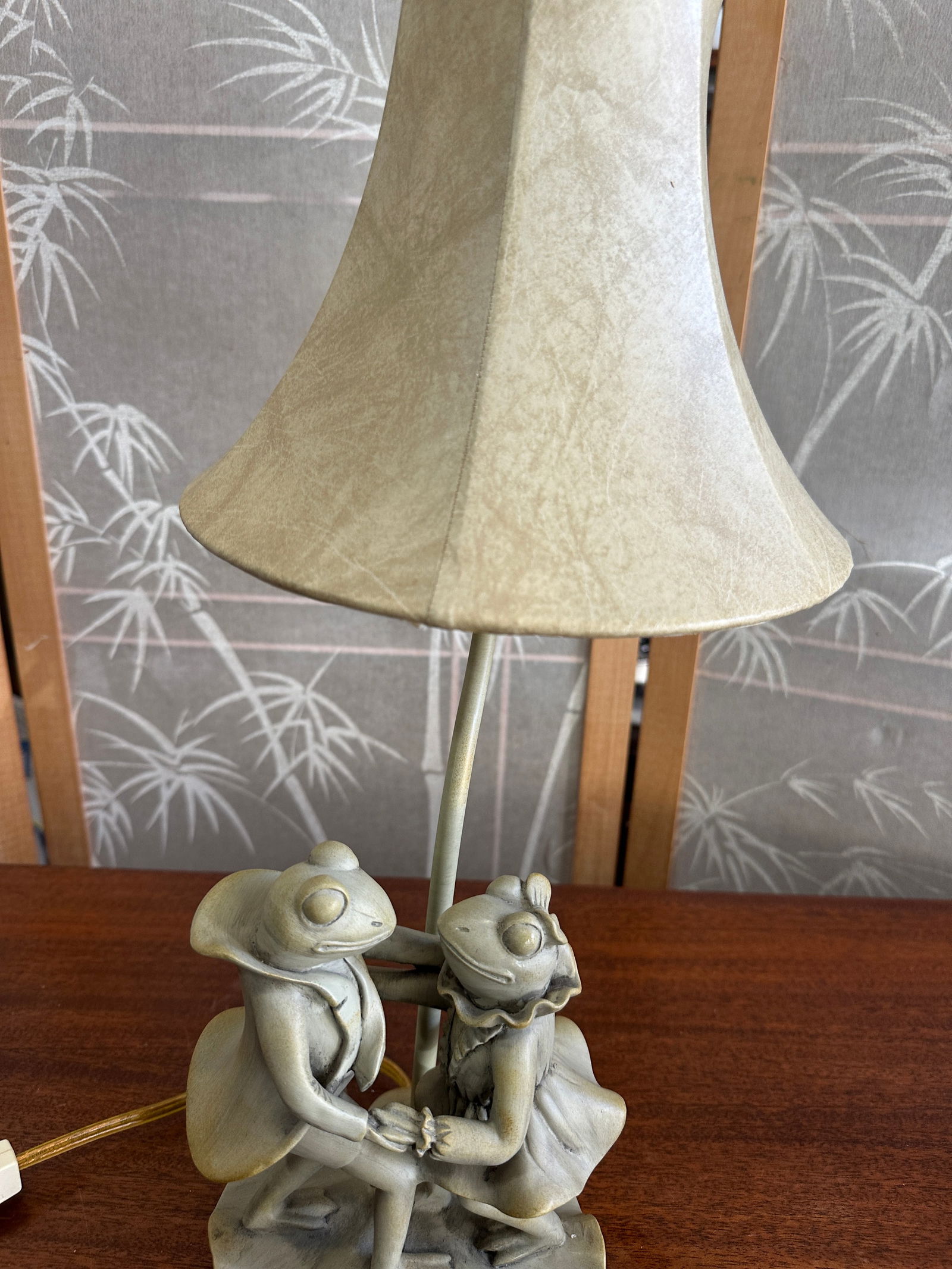 1970s Ceramic Vintage Dancing Frogs Table Lamp With Shade - 3