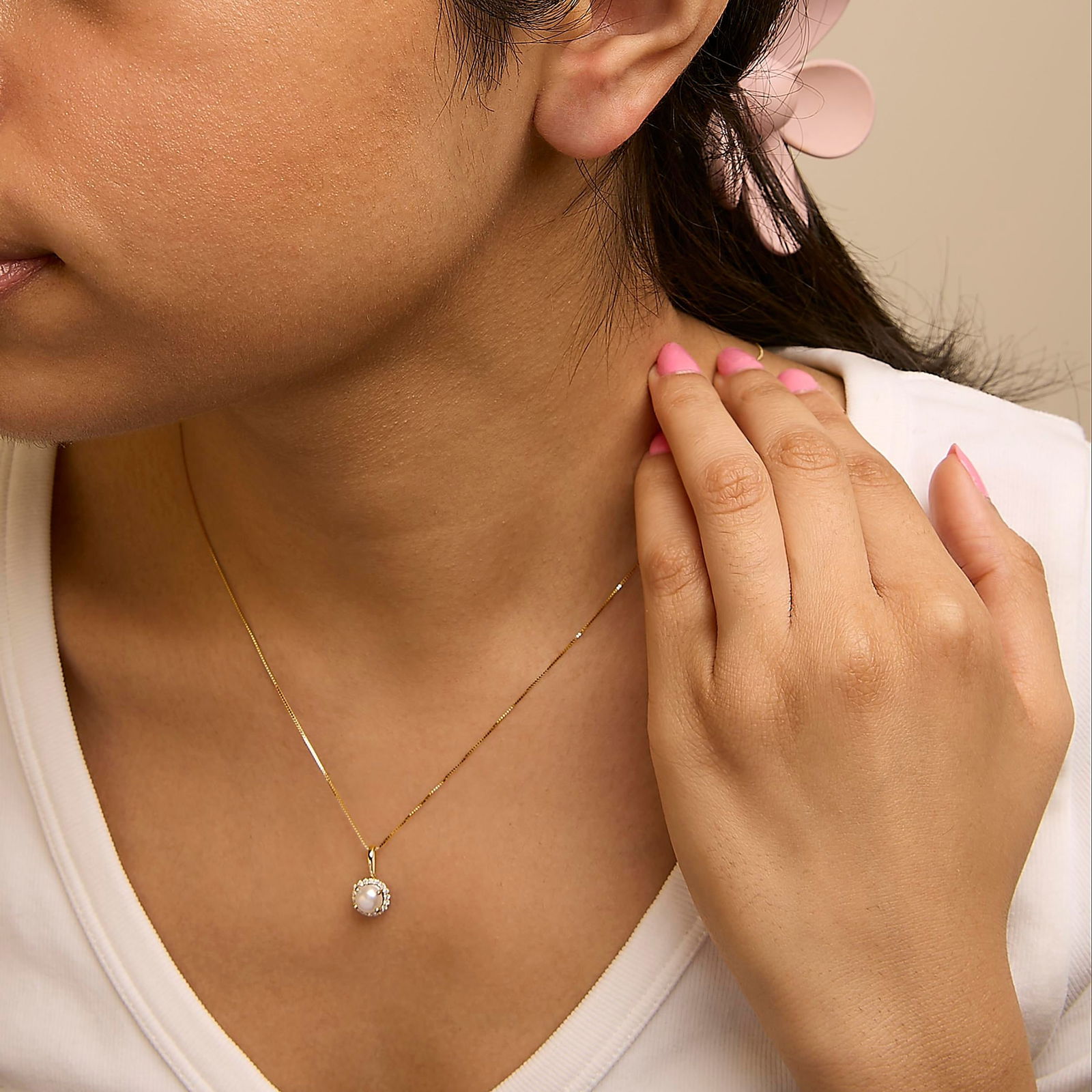 10K Yellow Gold Pearl and 1/10 Cttw Diamond Accent Halo Pendant Necklace - 4