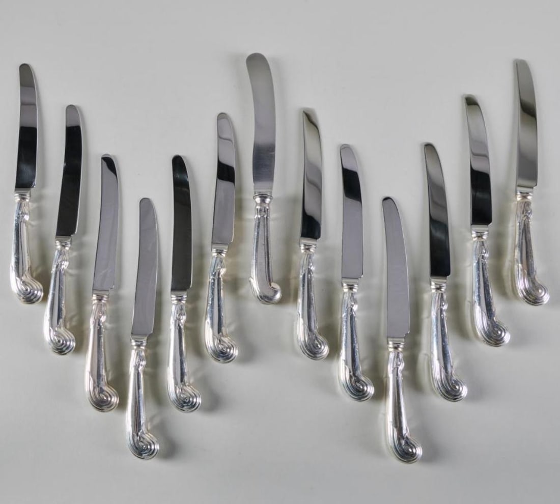 Late 20th Century Set of Thirteen Sterling Silver Elizabeth II Dinner Knives With Pistol Handles - 11
