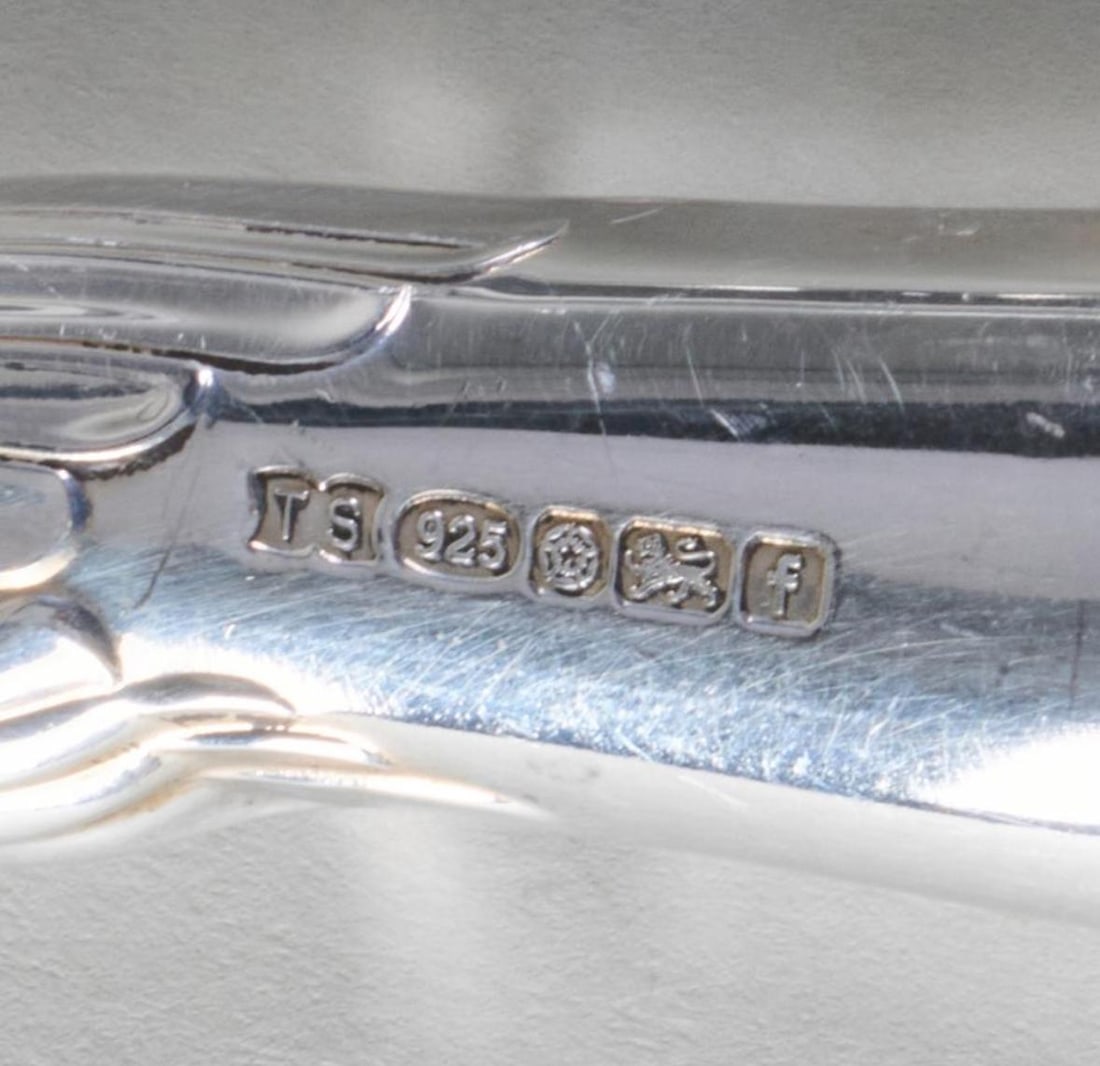 Late 20th Century Set of Thirteen Sterling Silver Elizabeth II Dinner Knives With Pistol Handles - 12