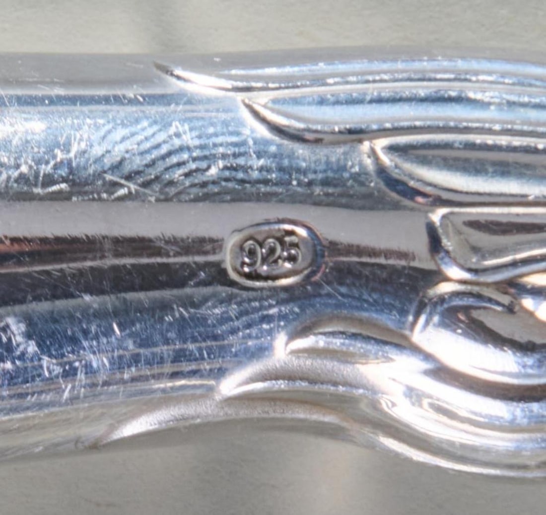 Late 20th Century Set of Thirteen Sterling Silver Elizabeth II Dinner Knives With Pistol Handles - 15