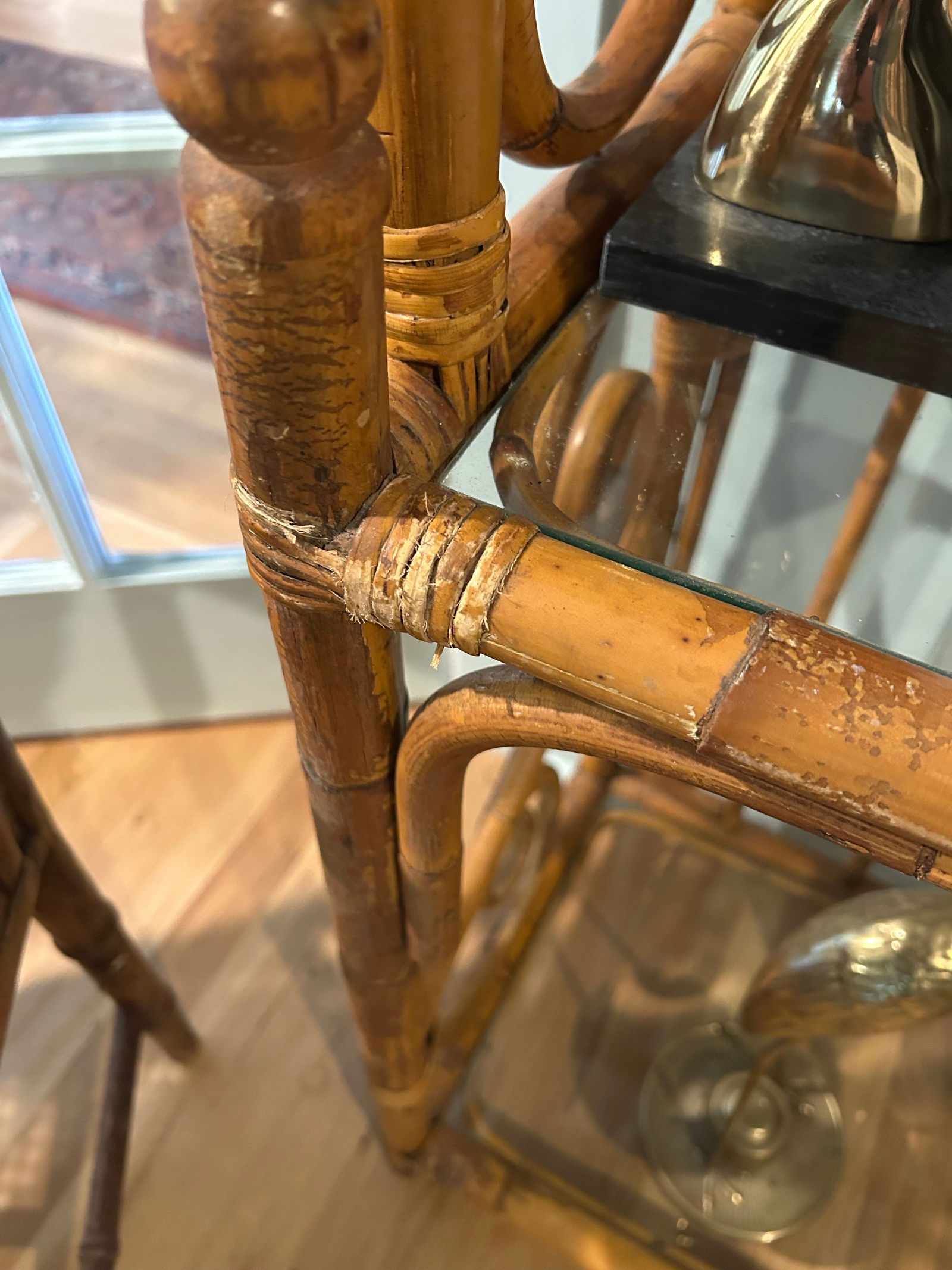 Mid 20th Century Vintage 4 Tier Chinoiserie Hollywood Regency Etagere or Bakers Rack With Glass Shel - 11