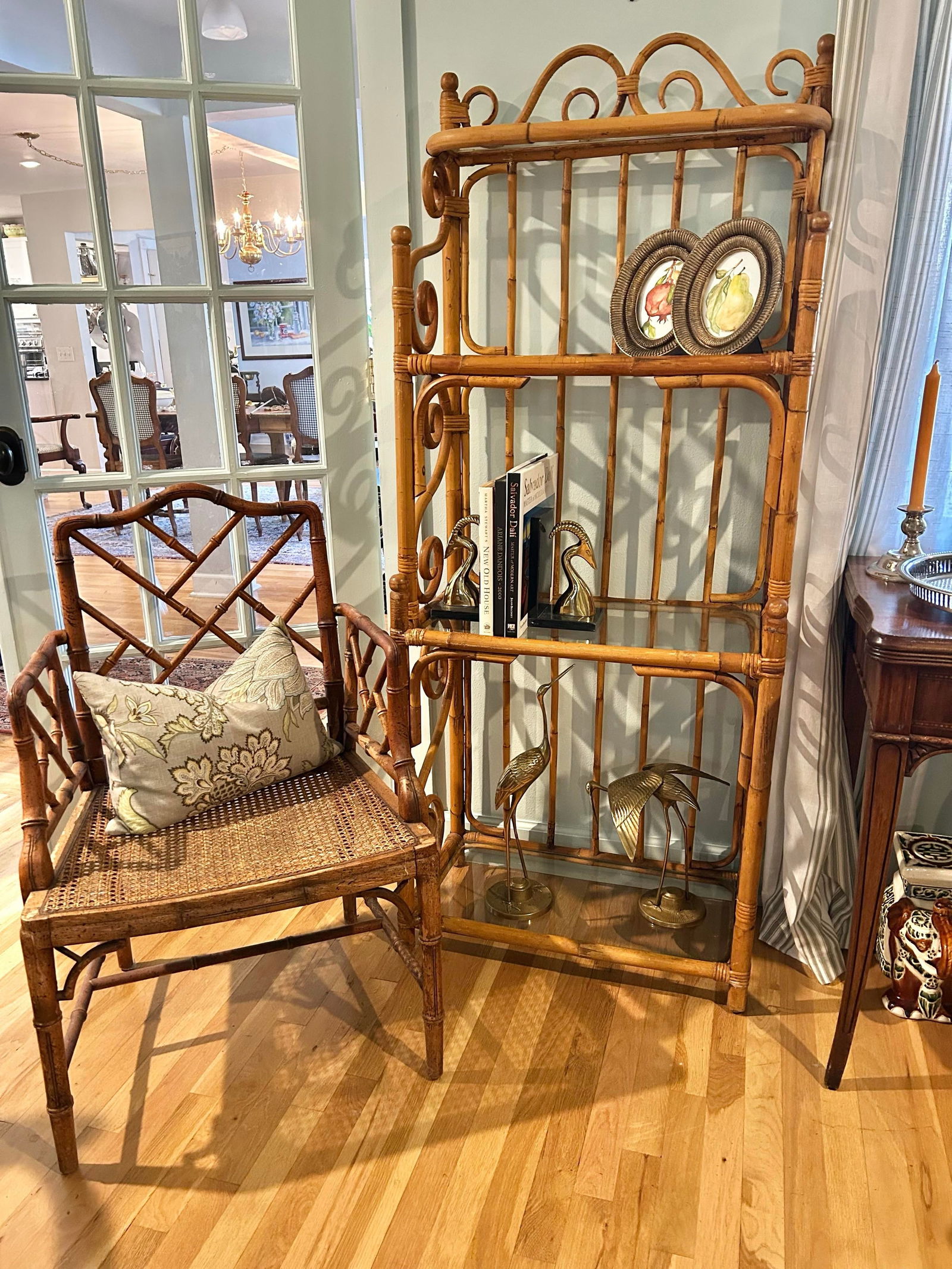 Mid 20th Century Vintage 4 Tier Chinoiserie Hollywood Regency Etagere or Bakers Rack With Glass Shel - 5