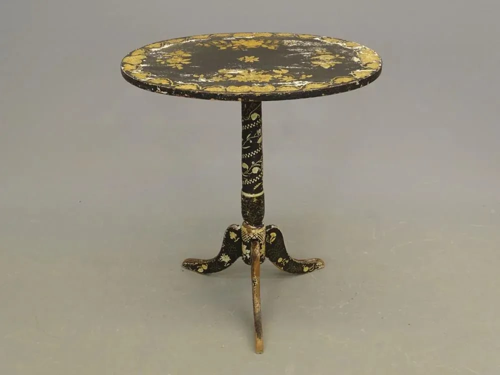 19th Century English or German Paint Decorated Side Table - 5