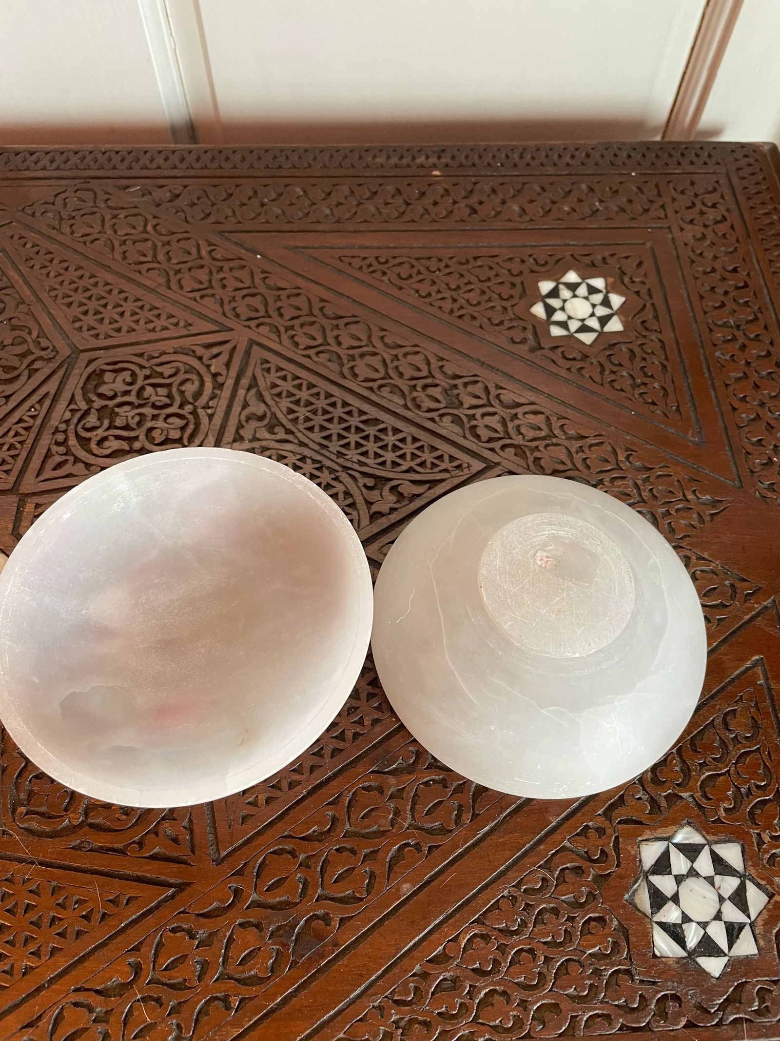 Early 20th Century Round Italian Alabaster Covered Dish or Box - 3