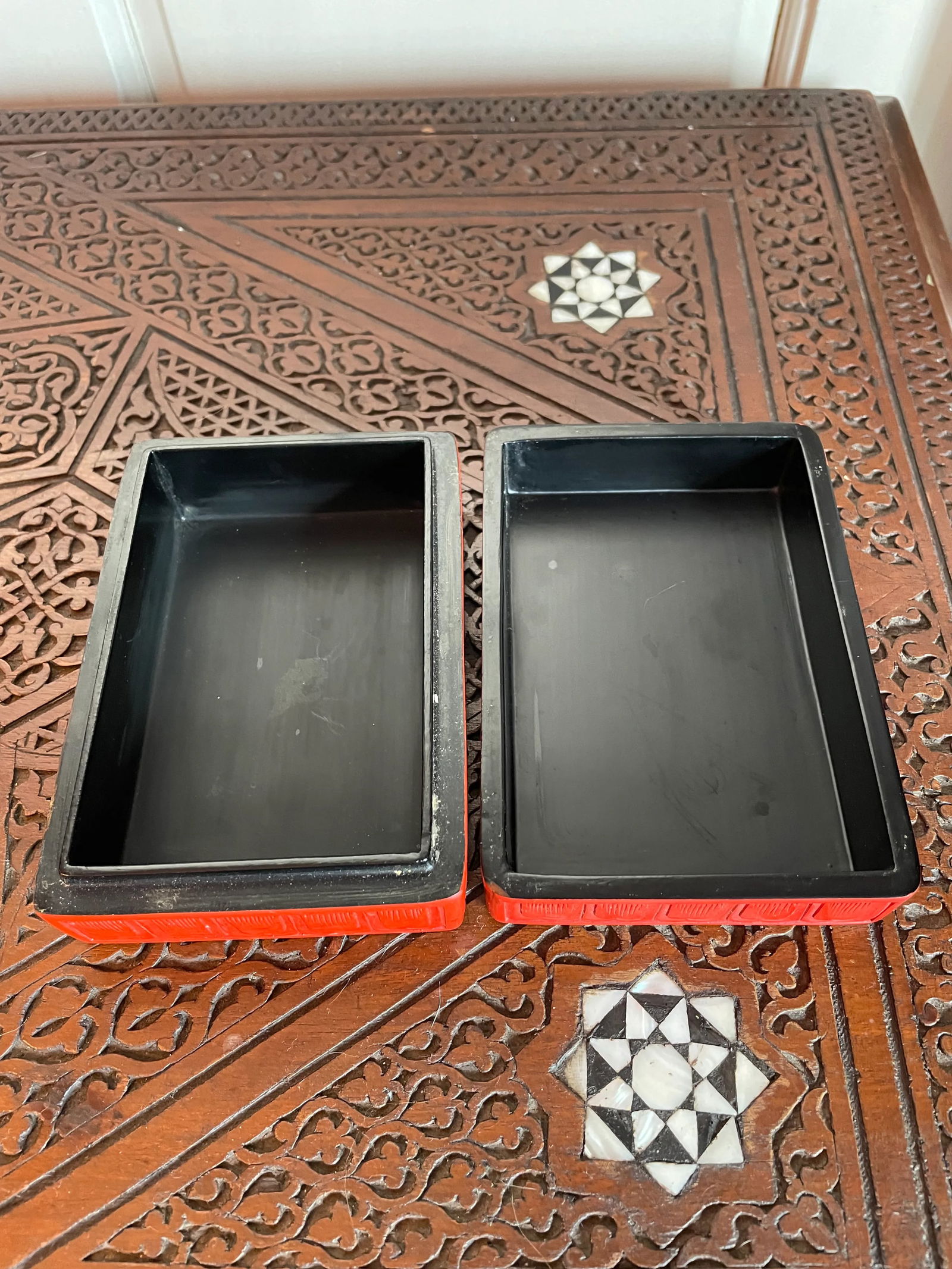 Mid 19th Century Chinese Rectangular Cloud Pattern Red Cinnabar Box With Black Interior - 4