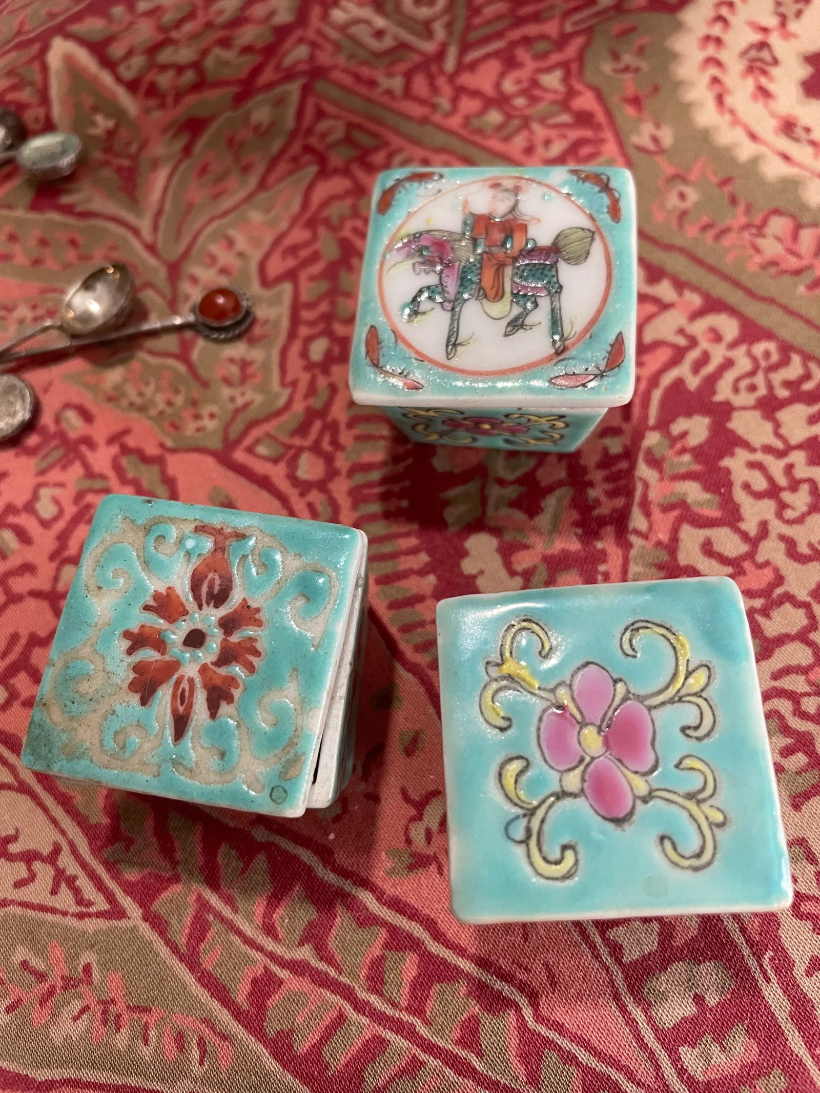 1920s Chinese Famille Rose Medallion Salt Cellar & Spoons Set- 16 Pieces - 6