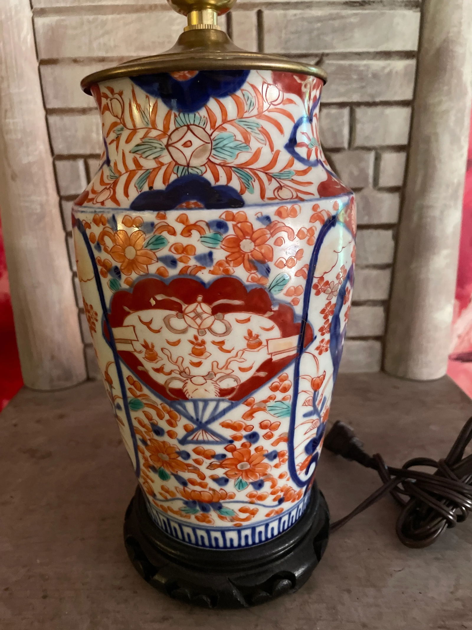 Japanese Imari Style Porcelain Ceramic Table Lamp With Wooden Base - 3