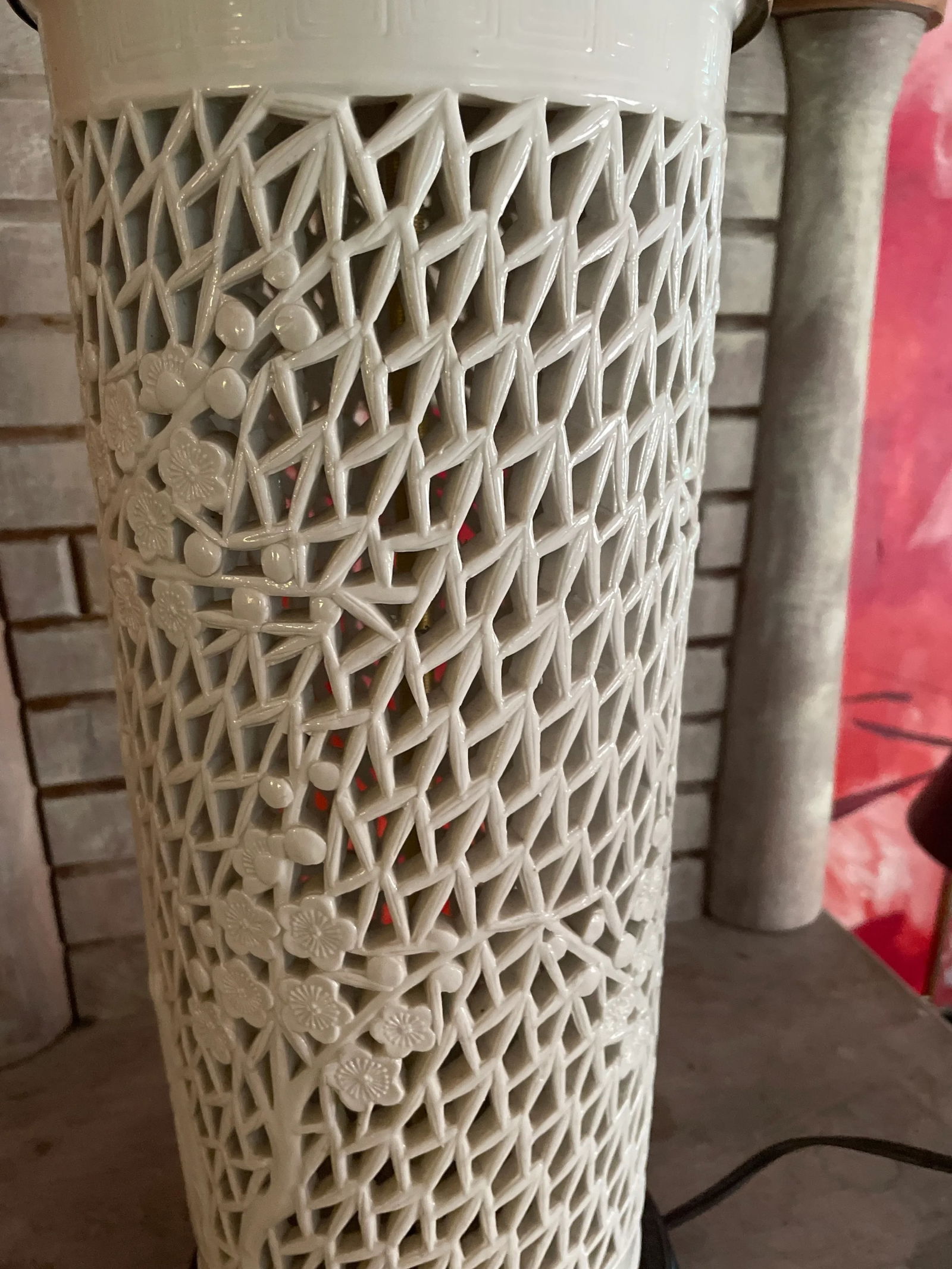 Chinese Blanc De Chine White Reticulated Porcelain Ceramic Lamp - 2