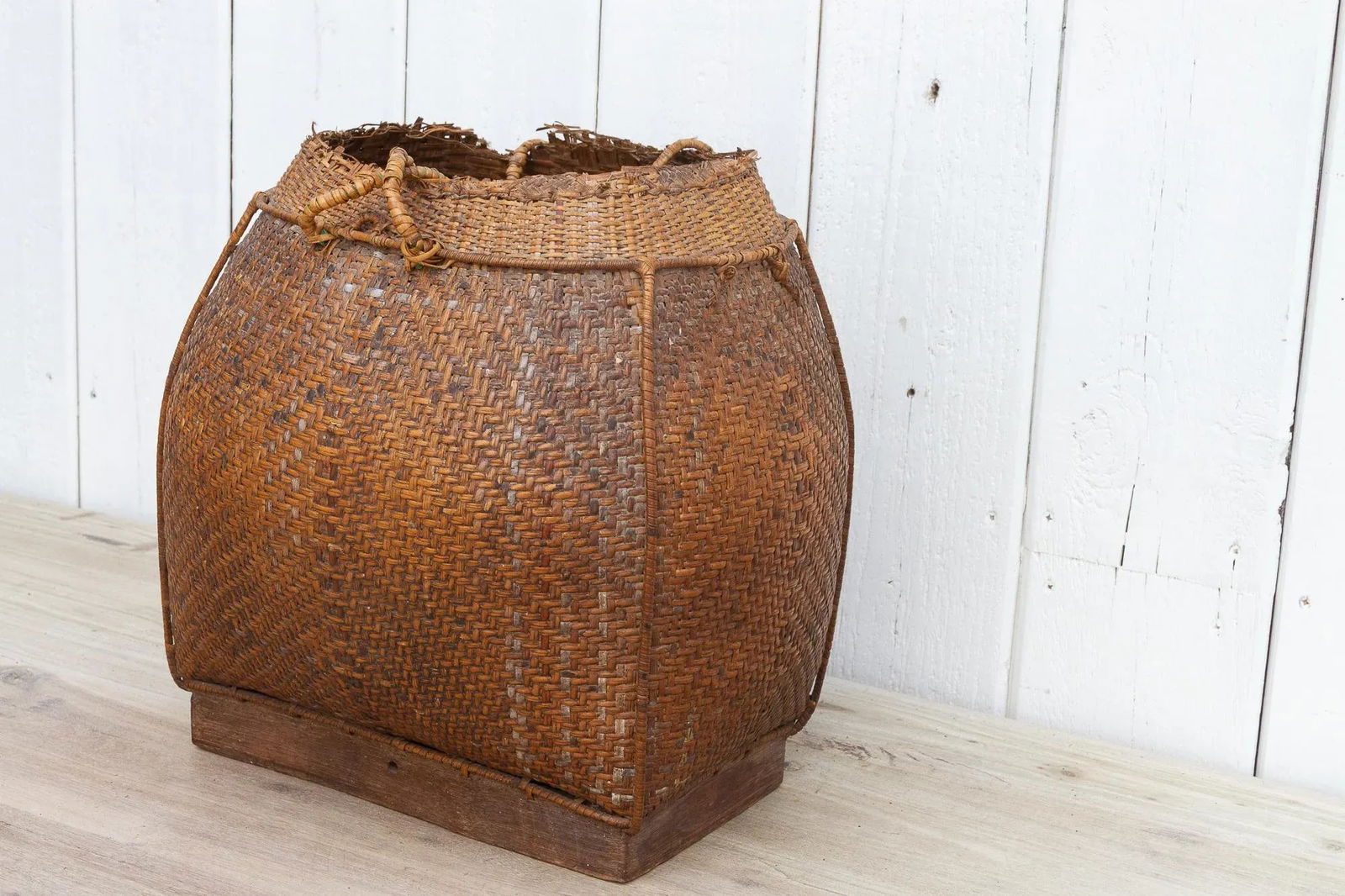 19th Century Rattan "Tharu" Basket From Nepal - 4