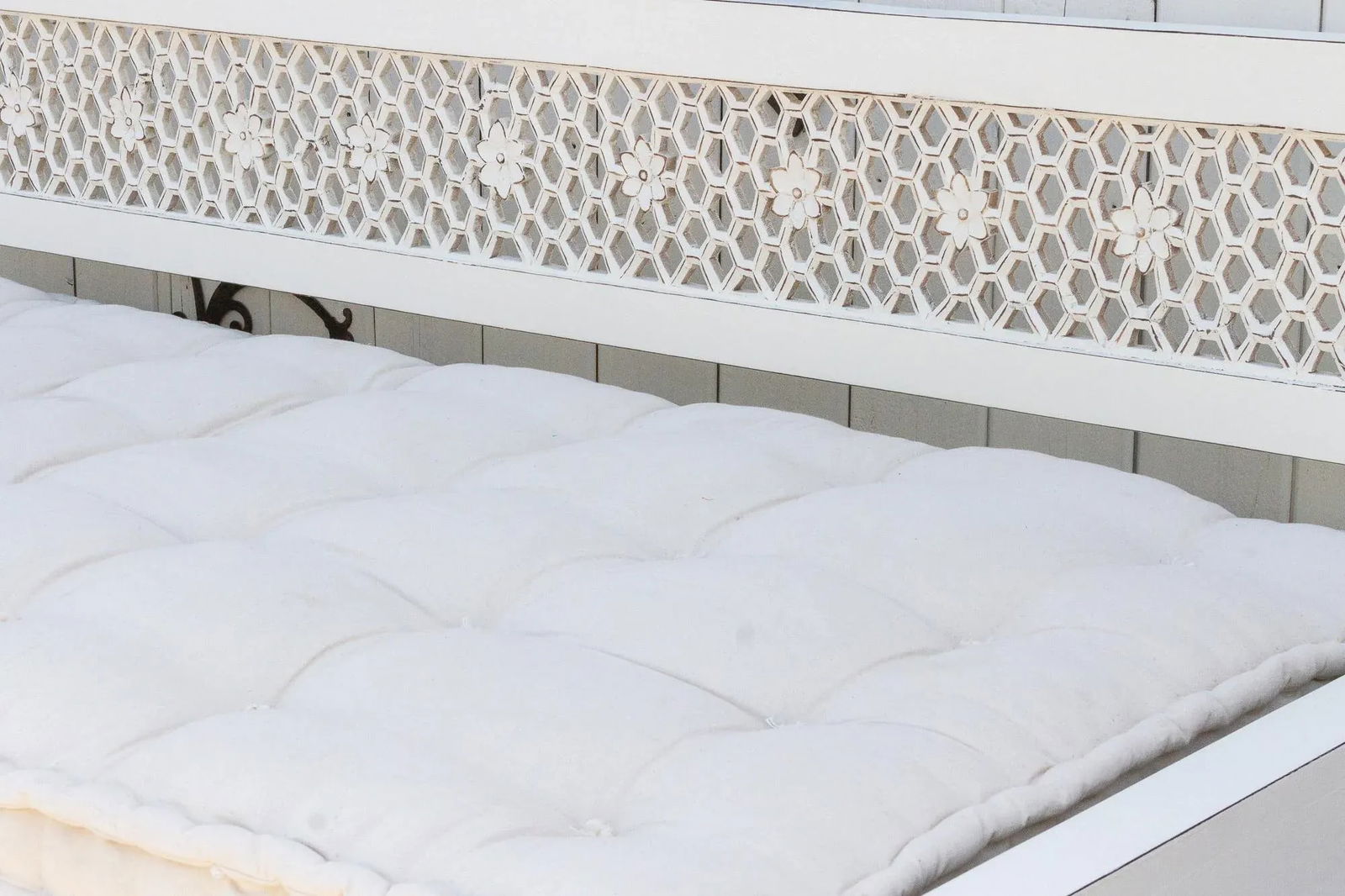 Large Hand-Carved Floral Jali White Daybed Sofa - 5