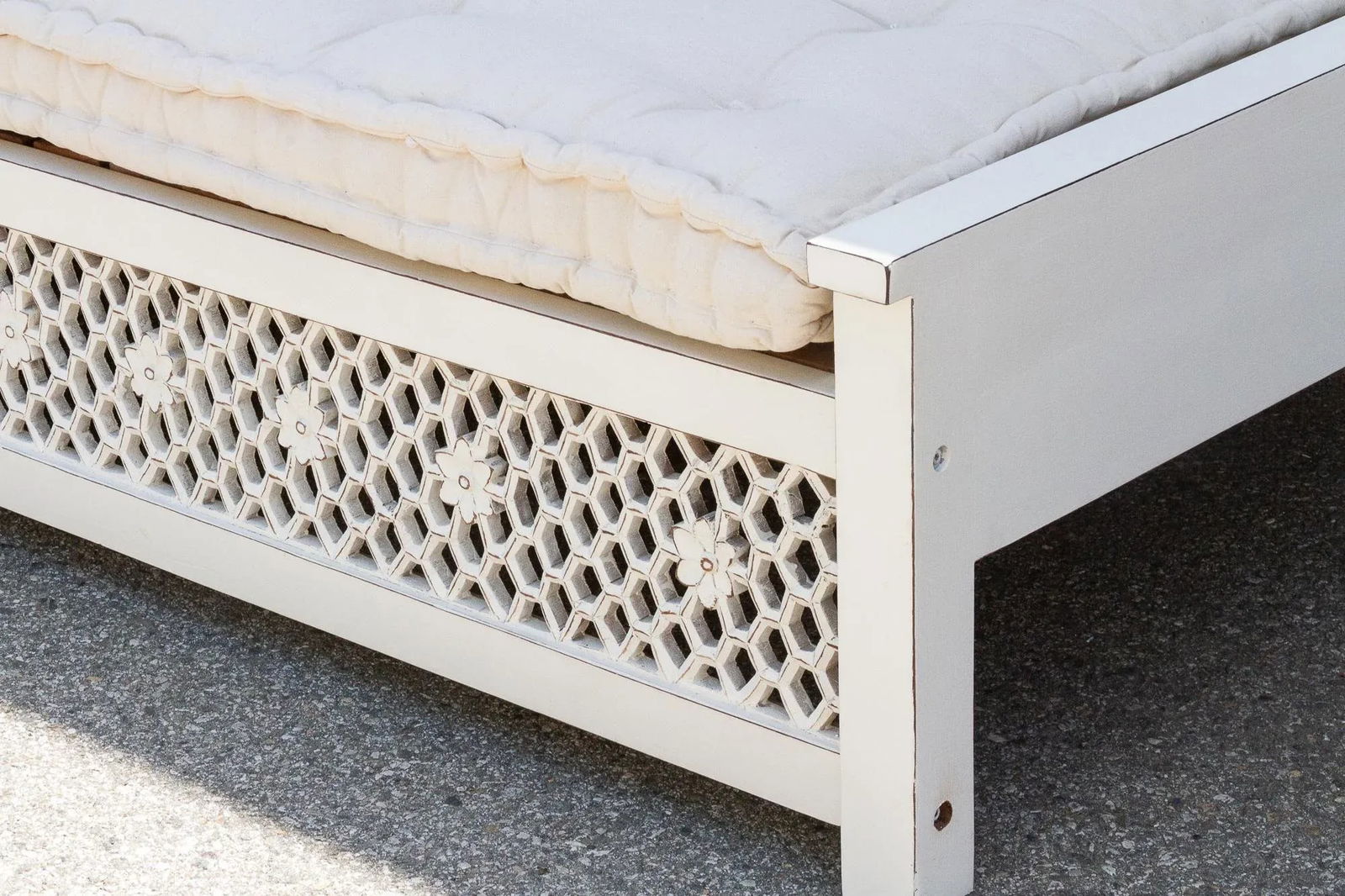 Large Hand-Carved Floral Jali White Daybed Sofa - 6