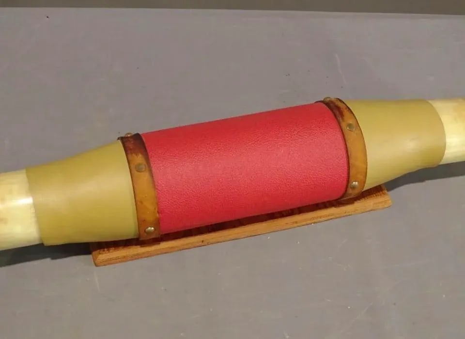 1980s Large Mounted Steer Horns With Red Leather - 3