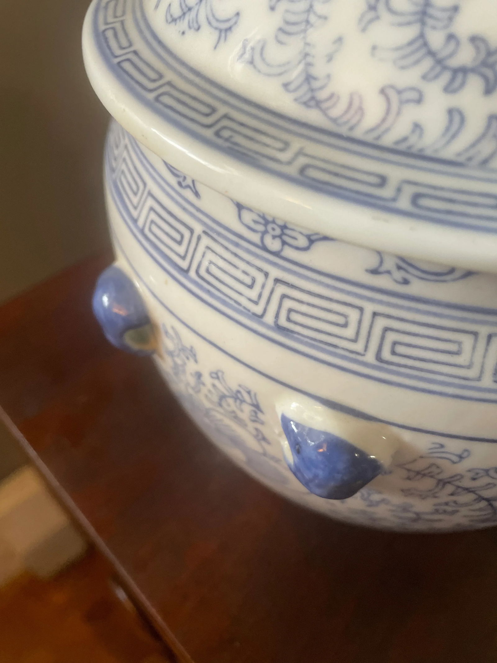 Pair of Vintage Chinese Porcelain Covered Pots With Foo Dog Finials Blue and White - 7