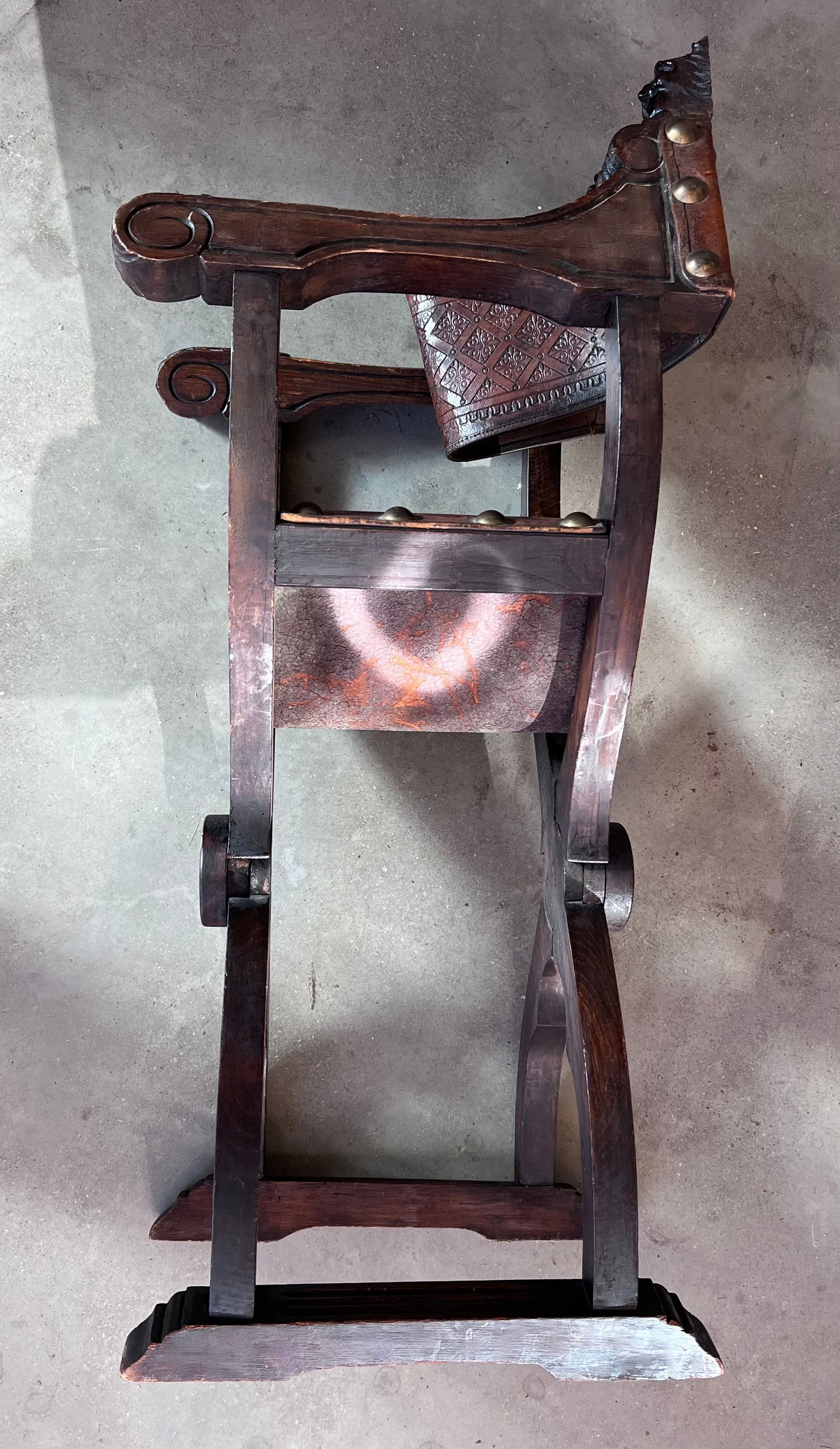 19th Century Pair of Carved Walnut Folding Scissors Savonarola Bench or Settle - 12