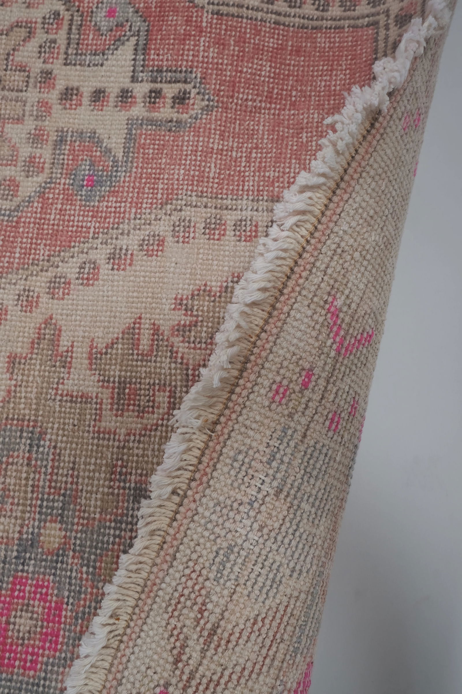 1960s Vintage Faded Turkish Kemerhisar Rug 4'7'' X 7'5'' - 11