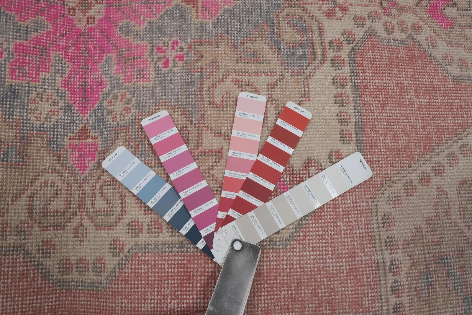 1960s Vintage Faded Turkish Kemerhisar Rug 4'7'' X 7'5'' - 12